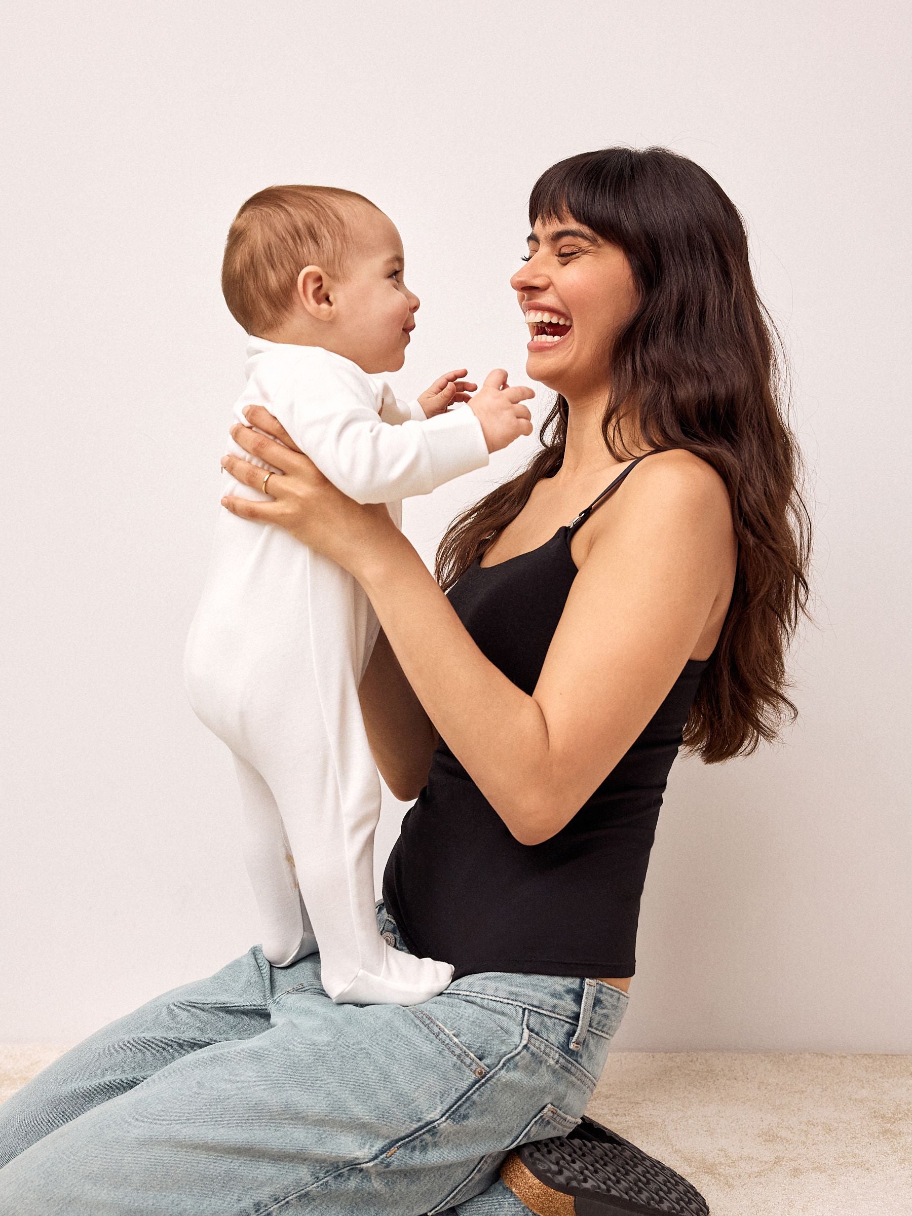 Black nursing vest anti leak cups, UK version