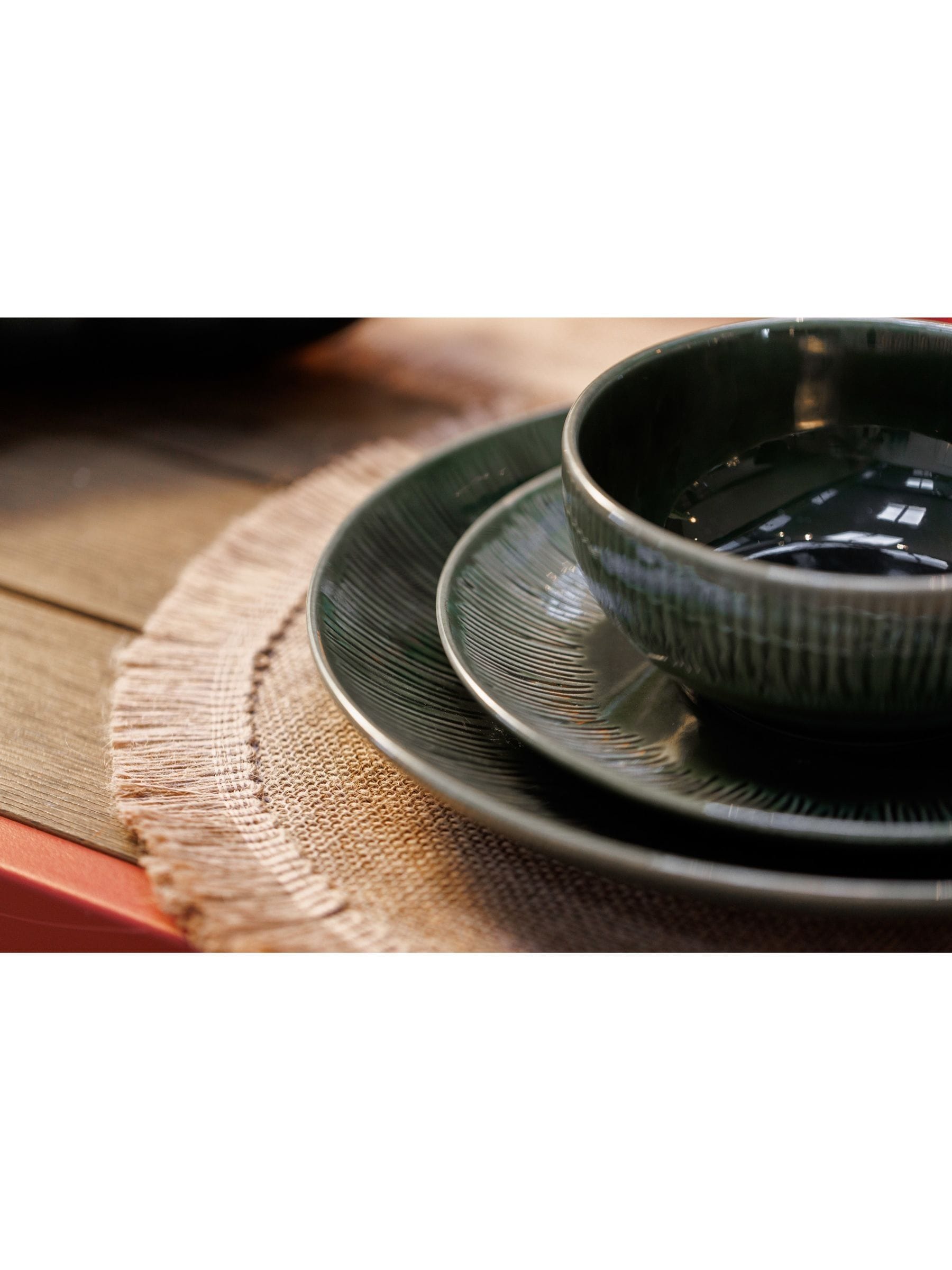 Mikasa Green Jardin ceramic dinner set 12 piece, imported from the UK