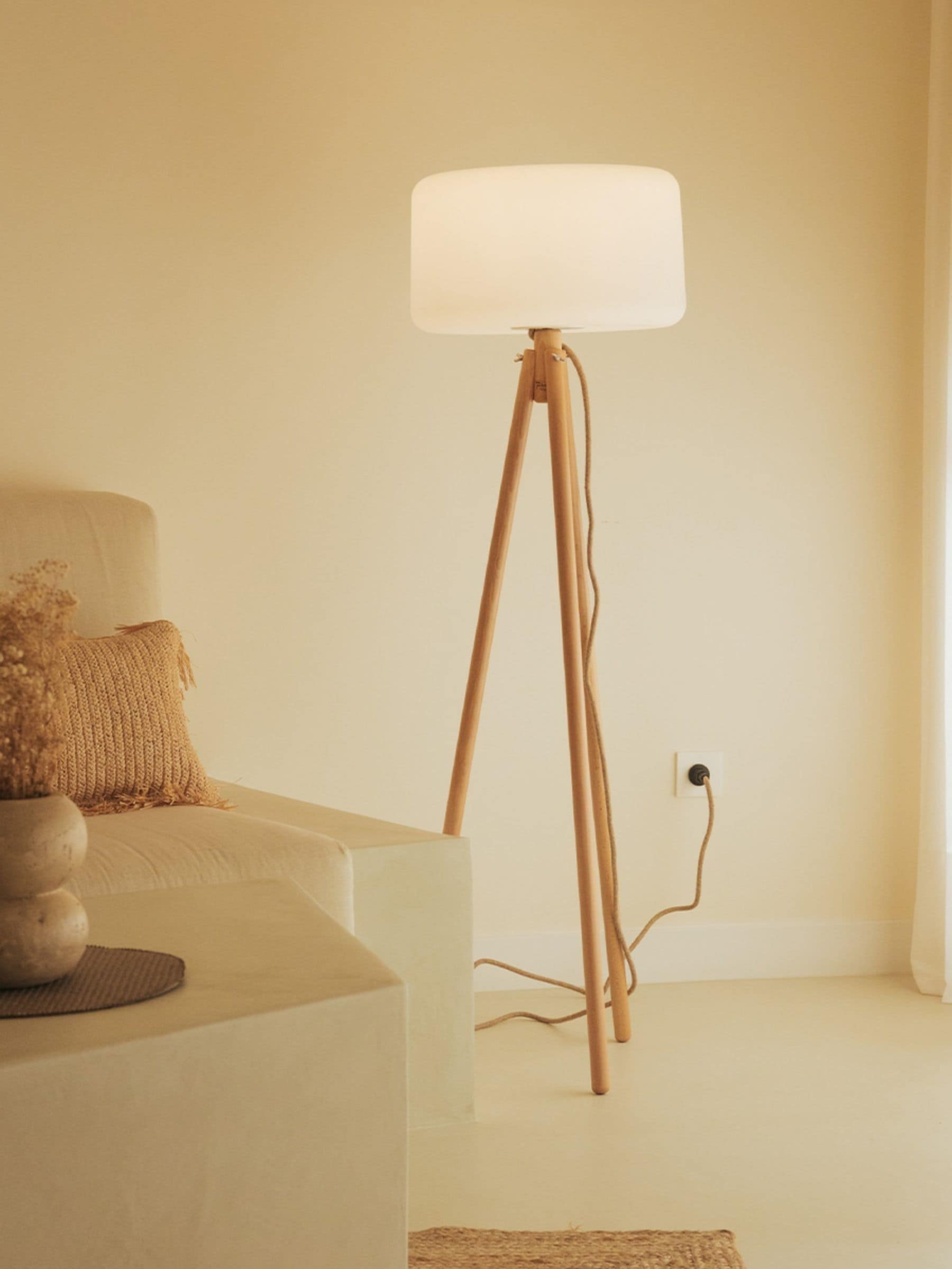 New Garden White Chloe outdoor floor lamp 140cm, UK version