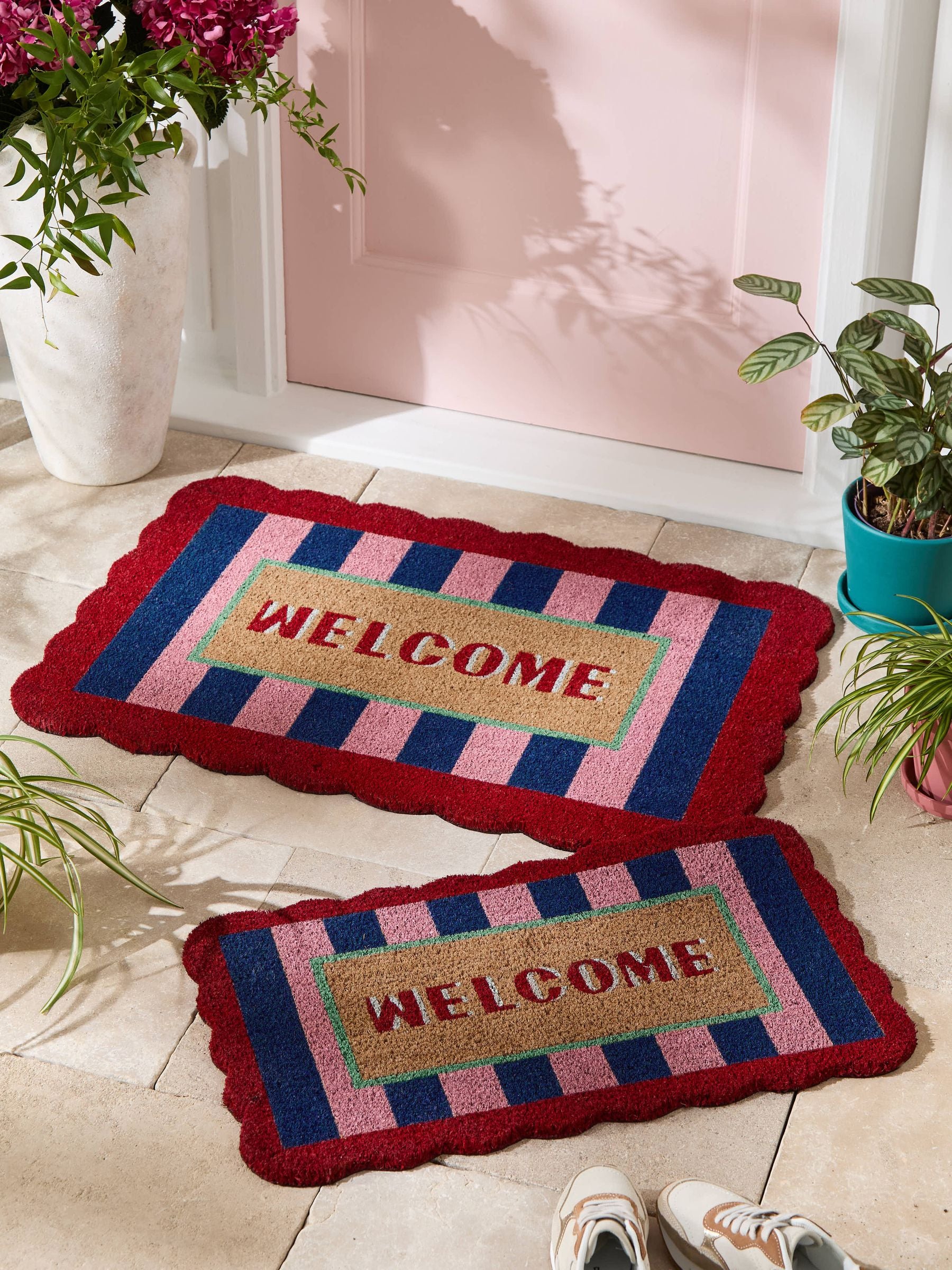 Coir doormat with scallop edge and welcome design - British product