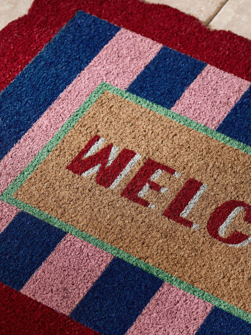 Coir doormat with scallop edge and welcome design - British product