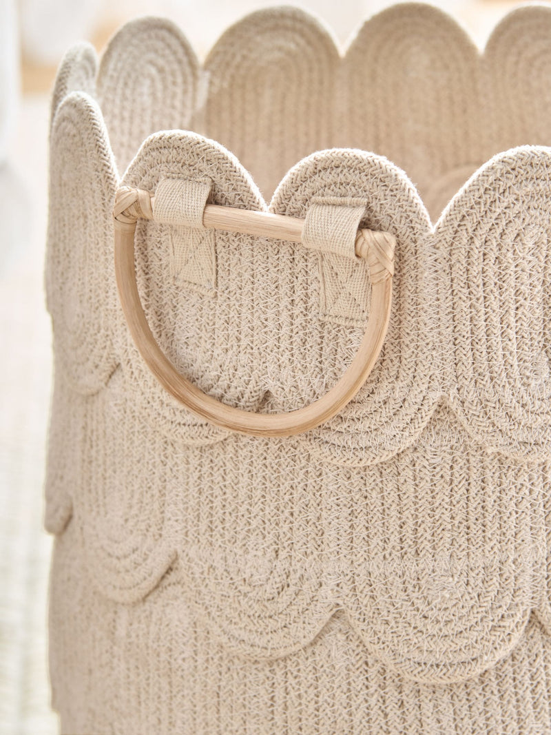 Neutral swirl rope storage basket with bamboo handles, UK version