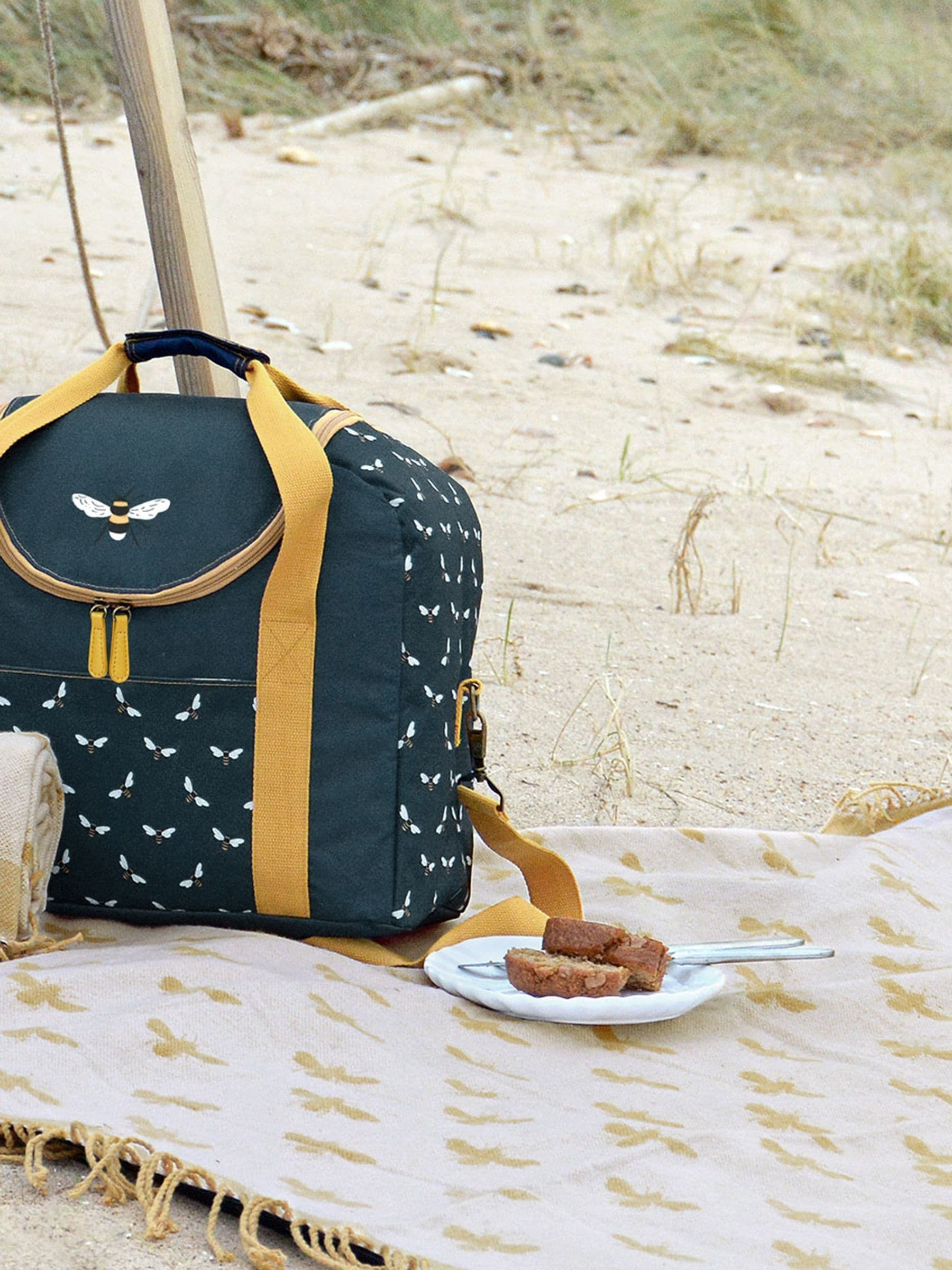 Sophie Allport lemon yellow bees picnic blanket 148x145cm (British brand)