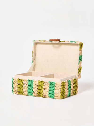 Boîte à bijoux tissée en raphia vert par Oliver Bonas