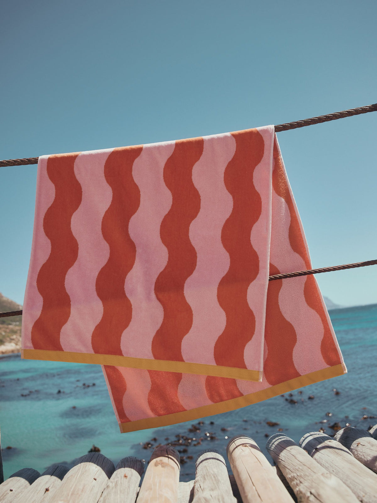 Green wiggle beach towel 4x23cm (British brand)