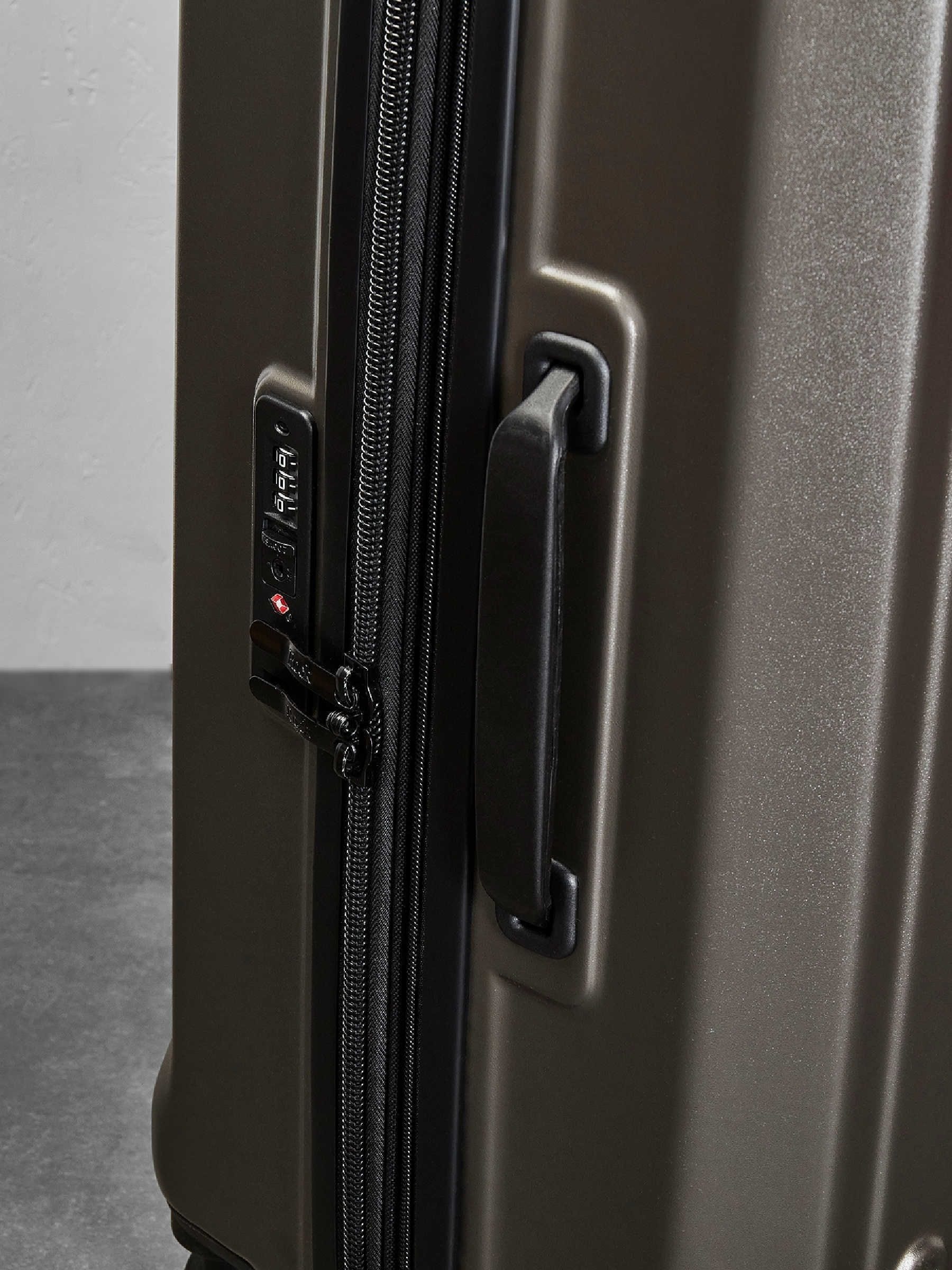 Rock Alpine large grey suitcase - British product