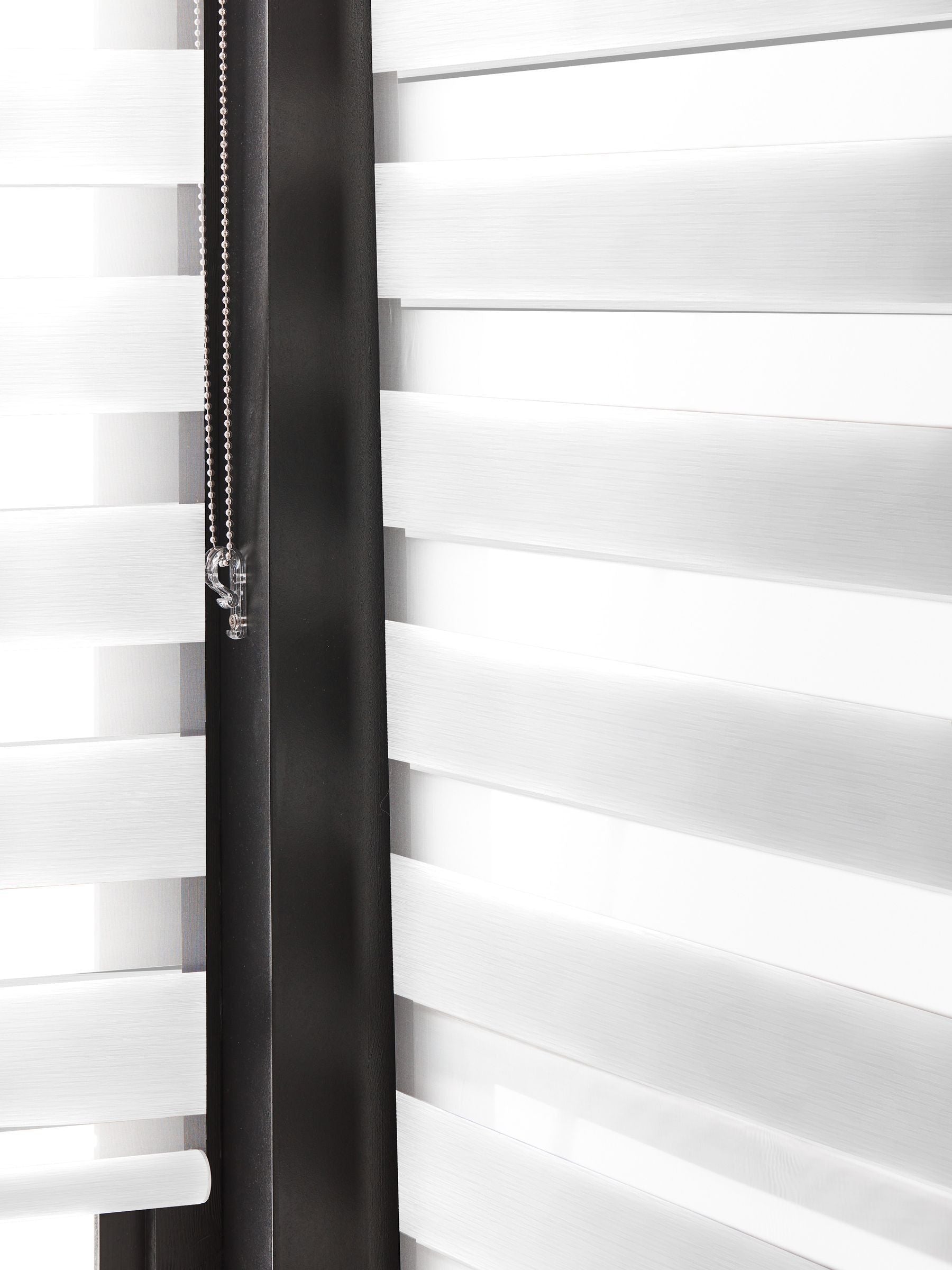Mistral white day and night blind, UK version