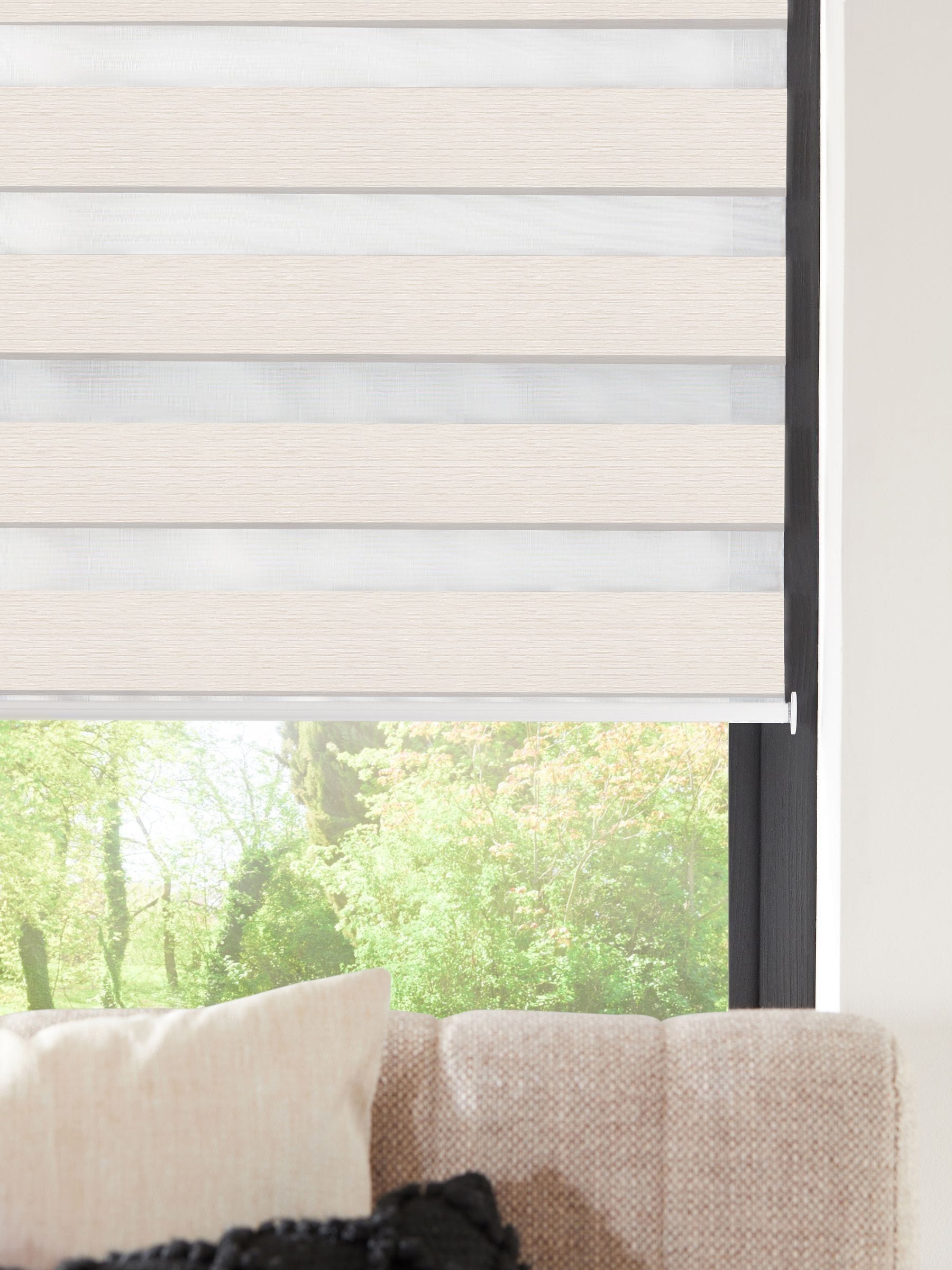 Mistral cream day and night blind - British product