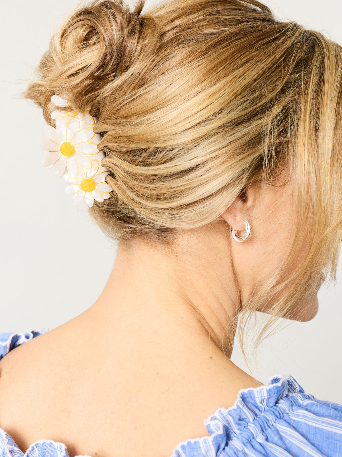 FatFace White Daisy Claw Clip made from resin (British brand)