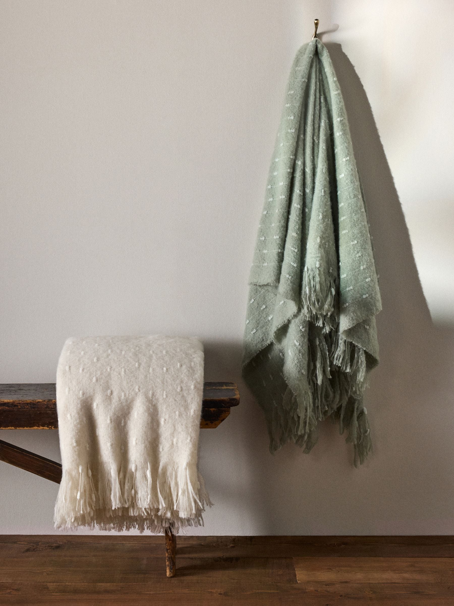 The Set 2 Pack Green/Cream Dobby Spot Brushed Throws