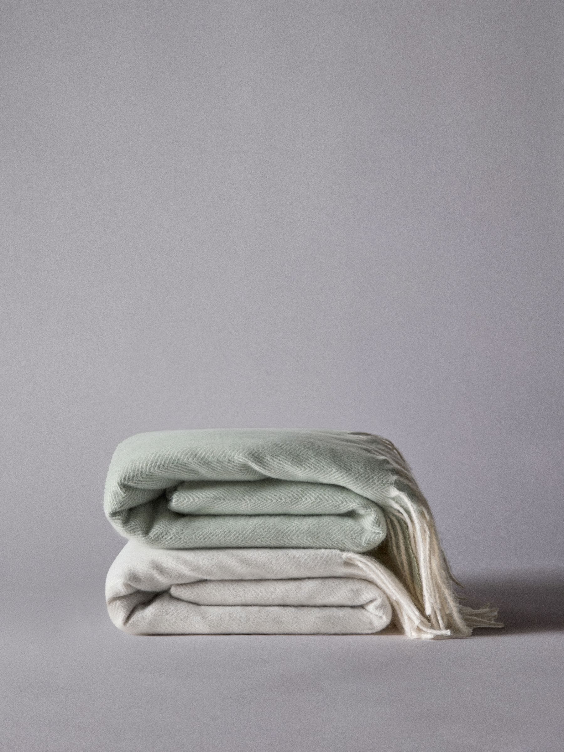 THE SET green grey herringbone throws 2 pack (British brand)