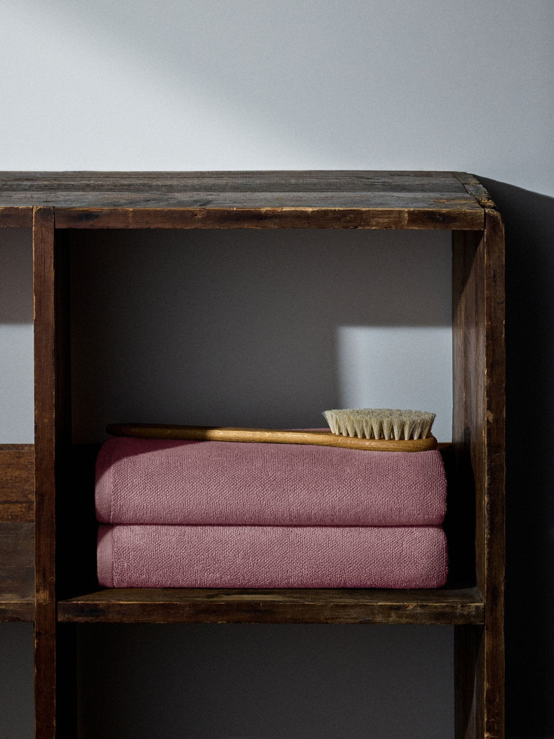 The Set 2 Pack Pink Popcorn Textured 100% Cotton Bath Towels