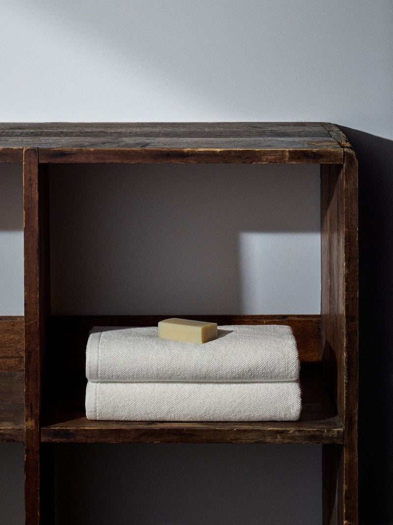 The Set 2 Pack White Popcorn Textured 100% Cotton Bath Towels