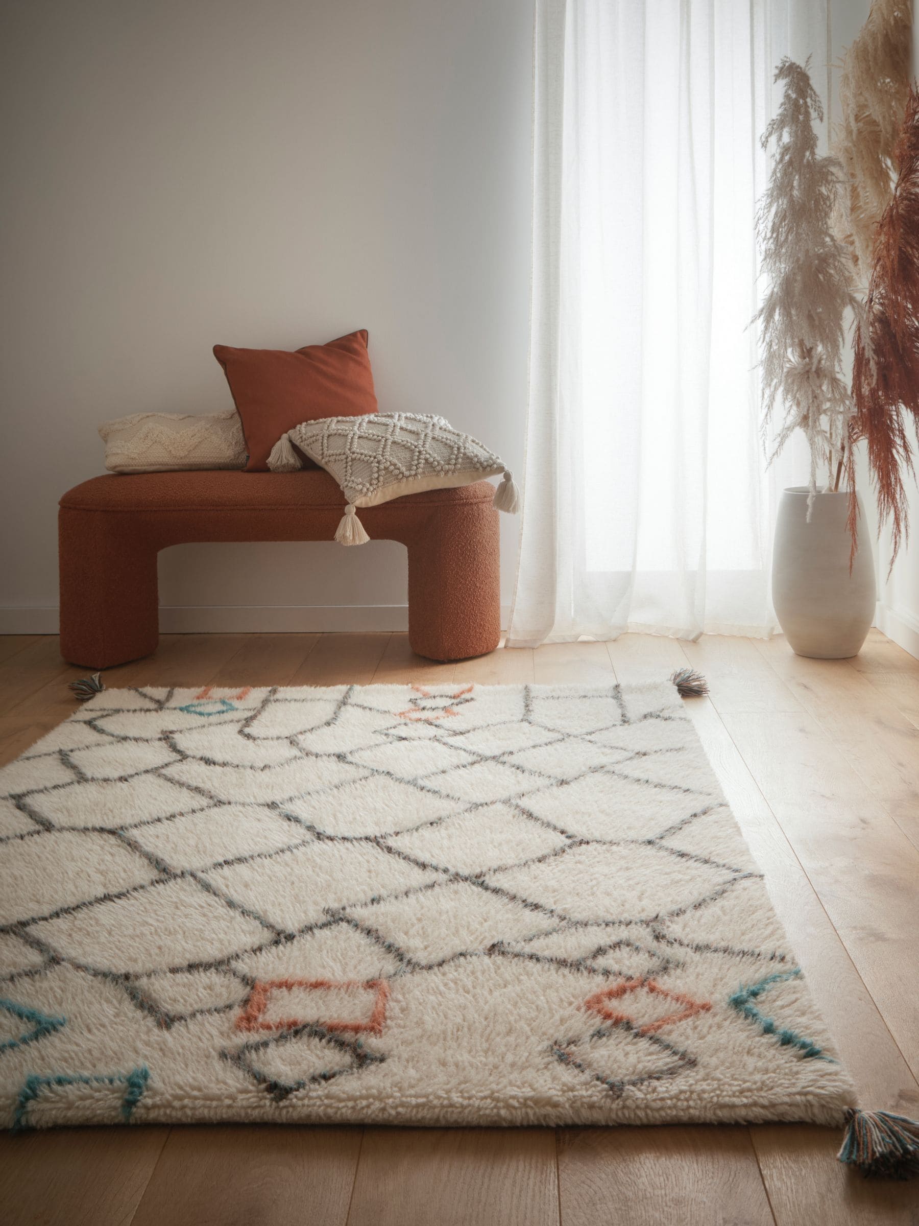 Origin Rugs white Berber wool rug with chain design (British brand)