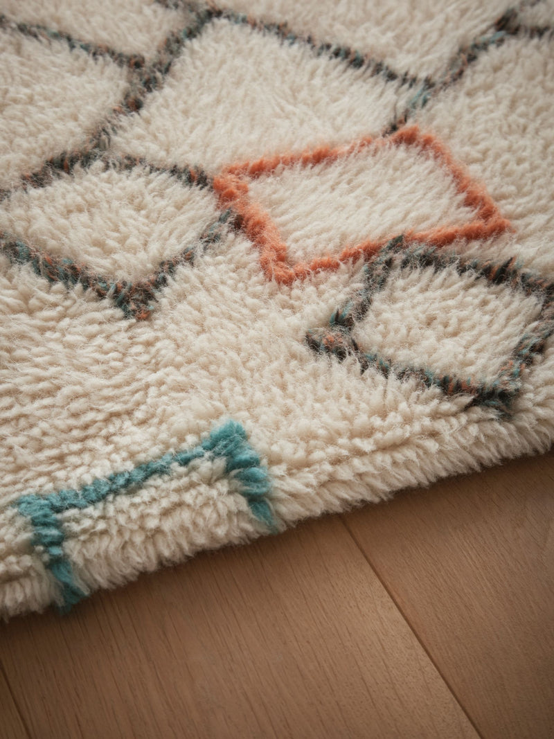 Origin Rugs white Berber wool rug with chain design (British brand)