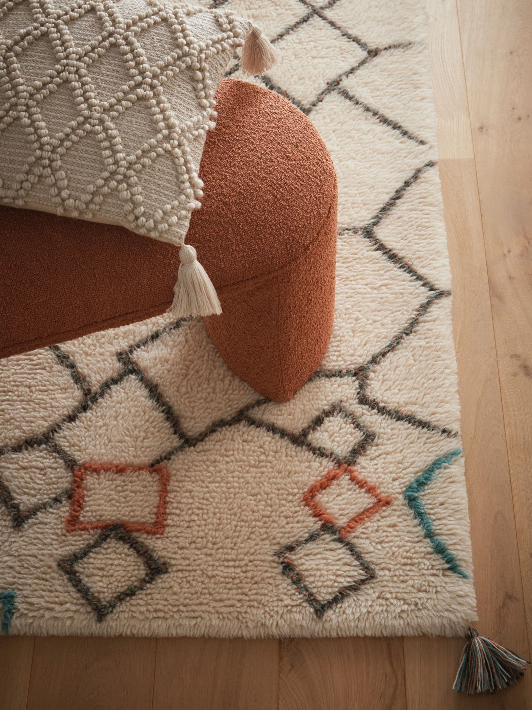 Origin Rugs white Berber wool rug with chain design (British brand)