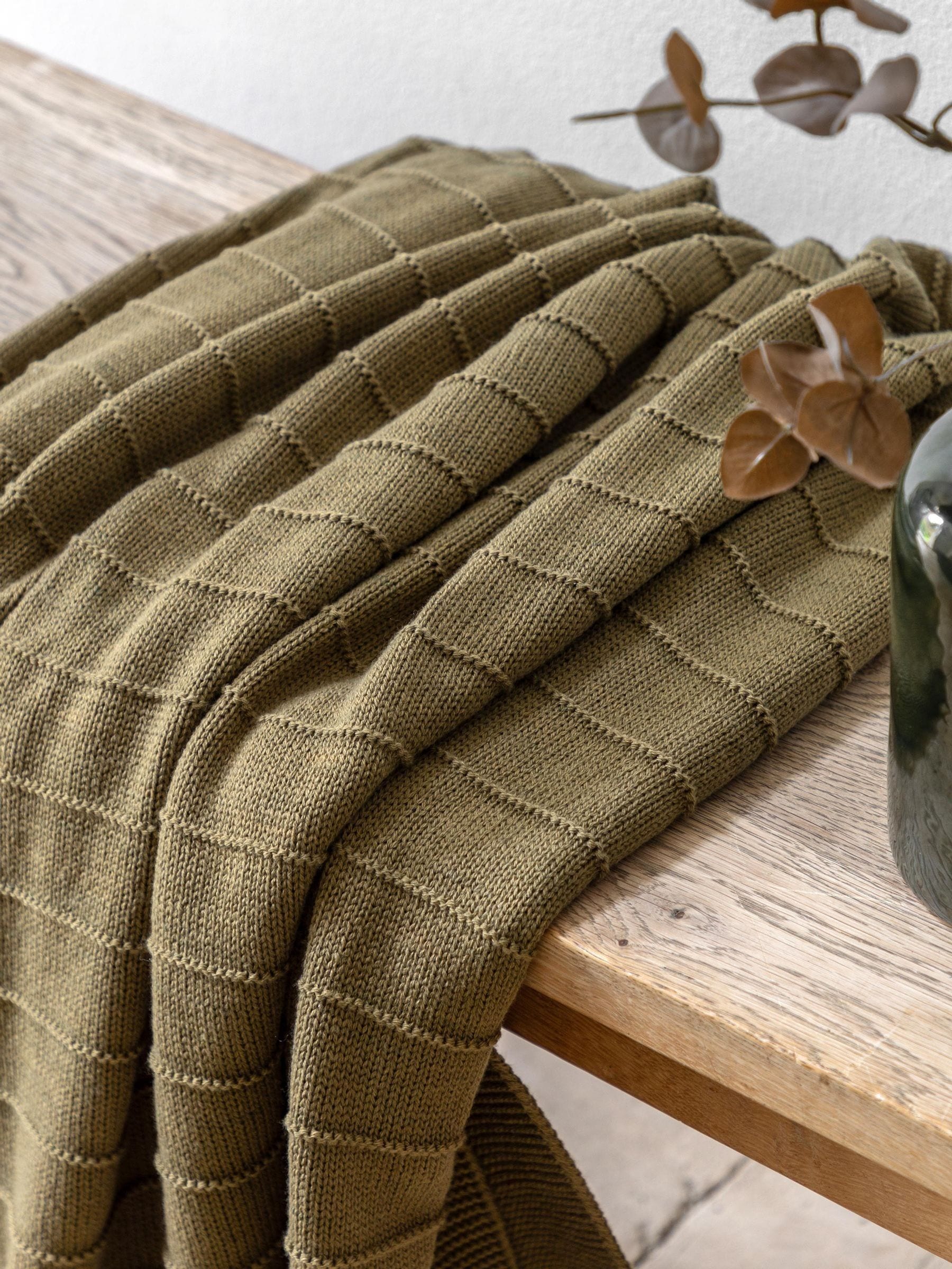 Gallery Home Alessa green knit throw 130cm, imported from the UK
