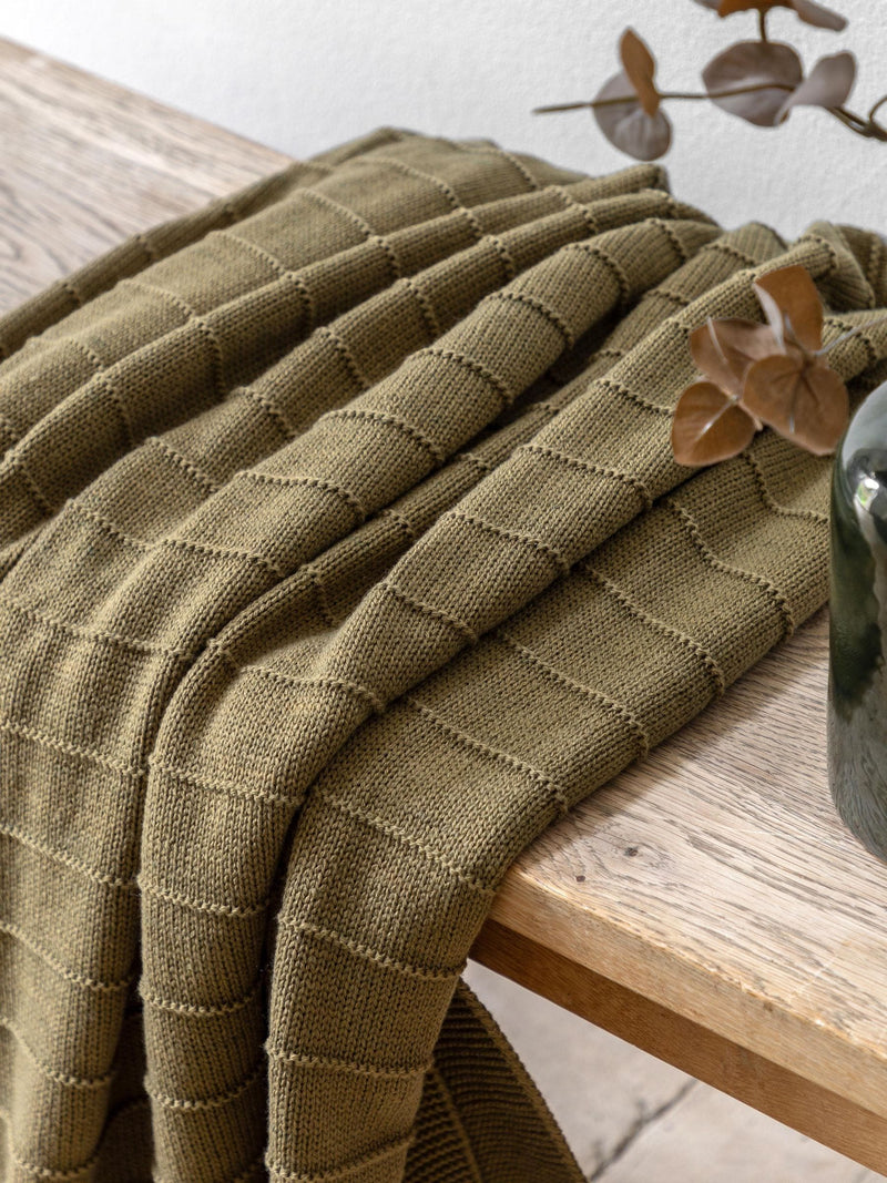 Gallery Home Alessa green knit throw 130cm, imported from the UK