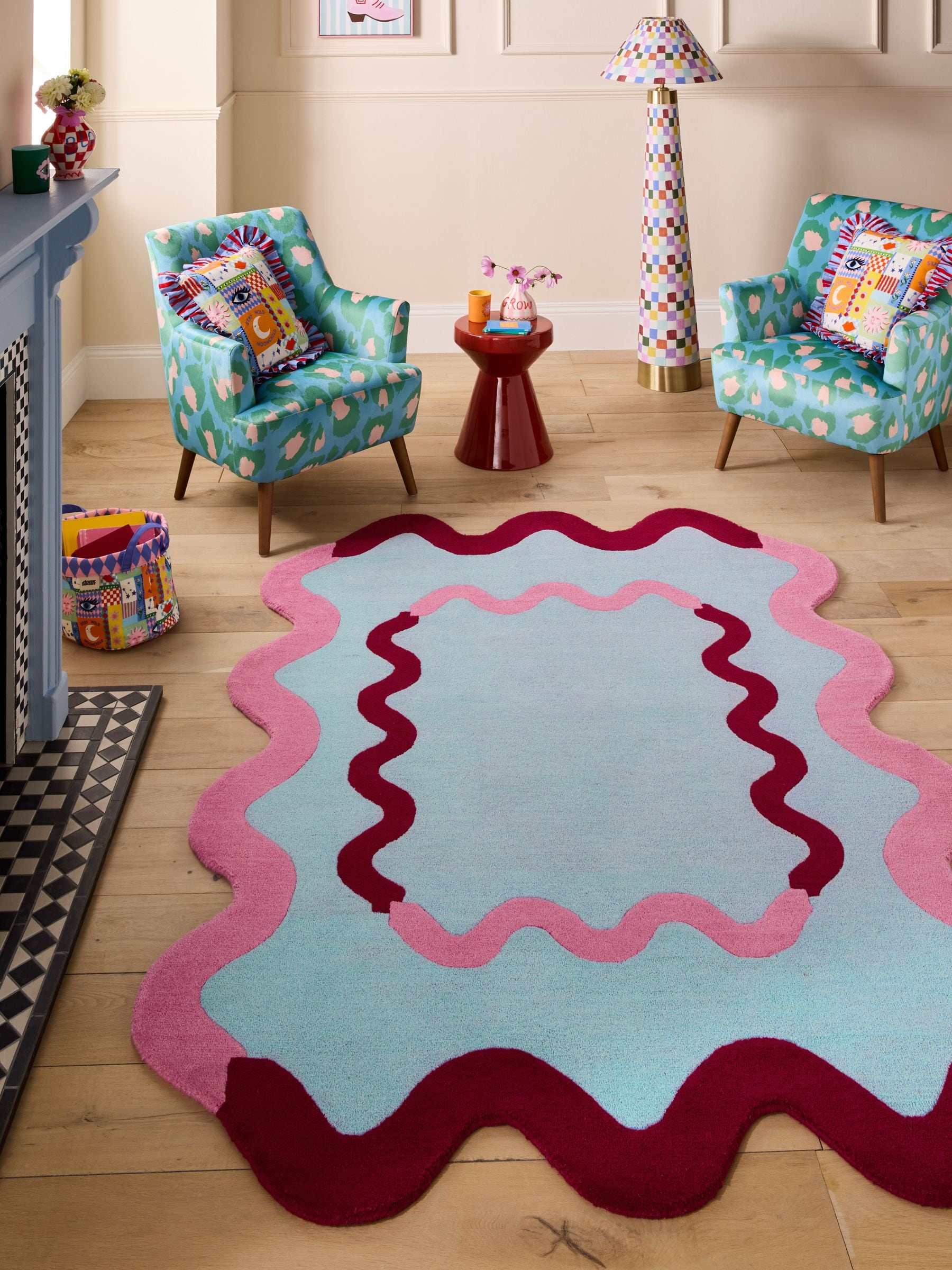 Eleanor Bowmer rug blue wiggle border wool tufted - British product