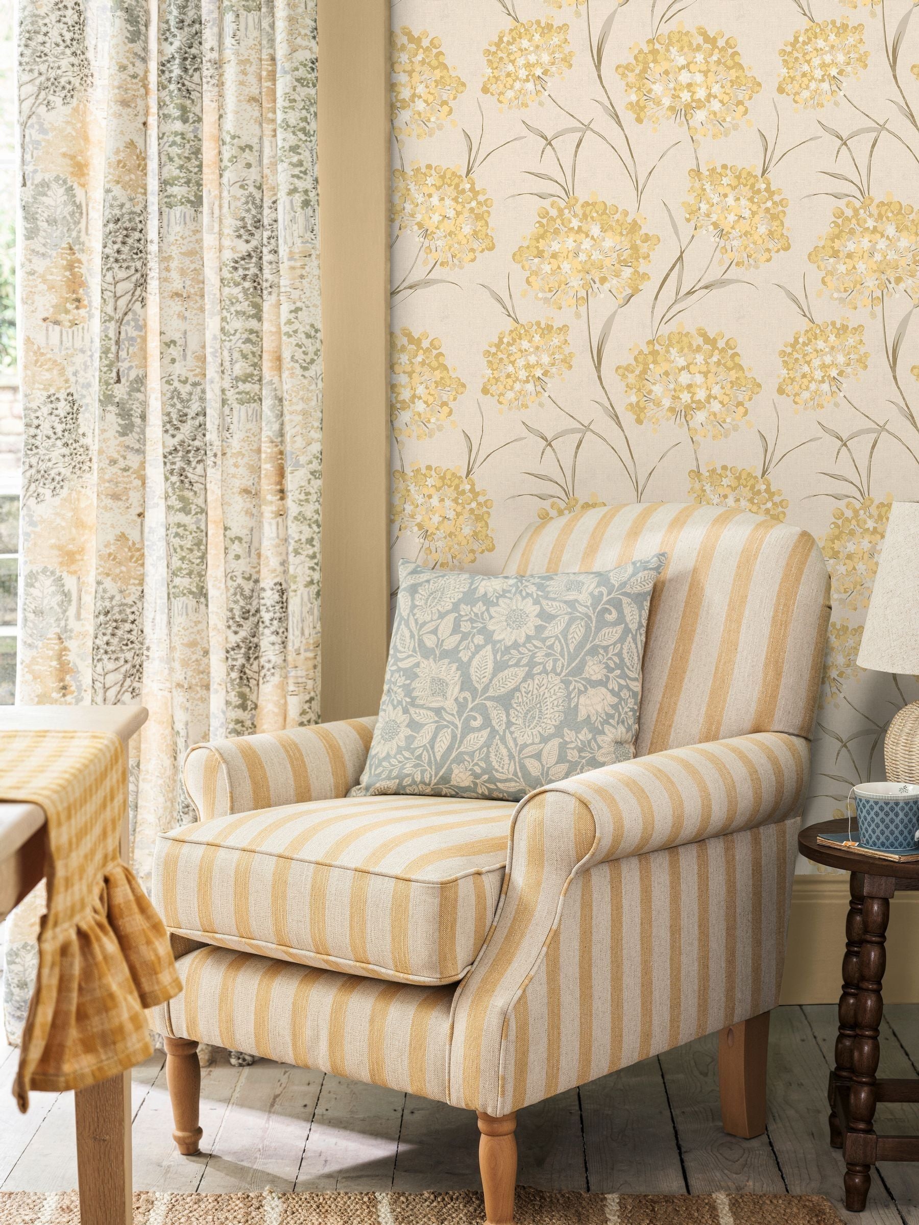 Laura Ashley Ochre Giselle wallpaper 10m - British product