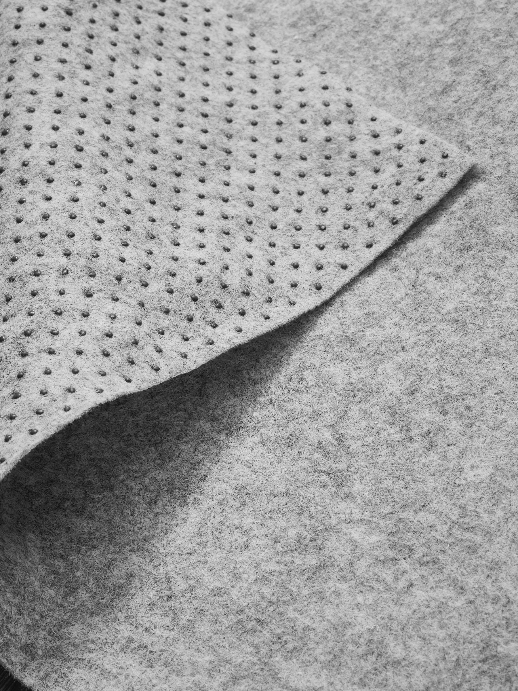 Grey textured back grip rug - British product