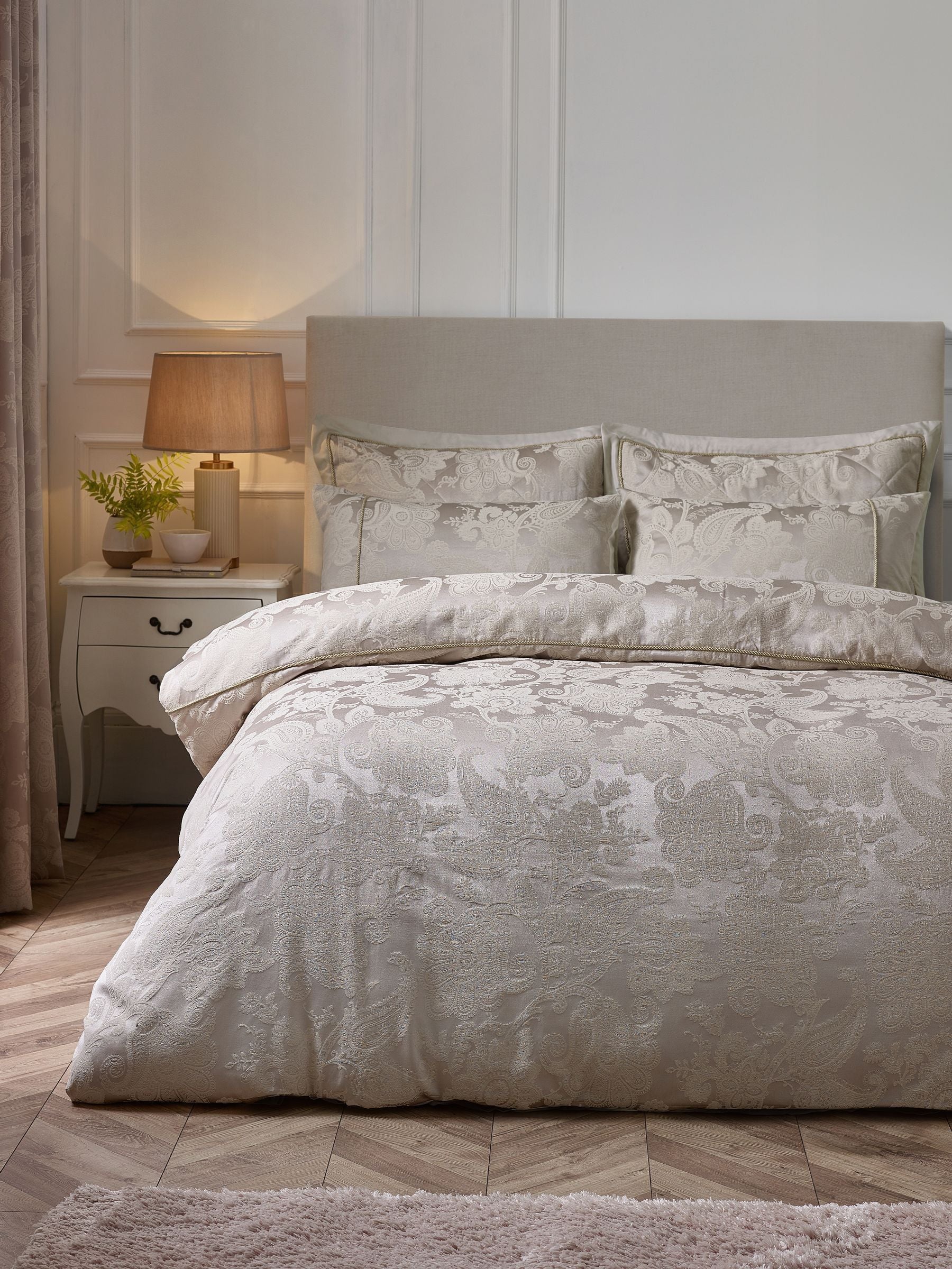 Catherine Lansfield Champagne Gold Opulent Jacquard duvet cover set - British product