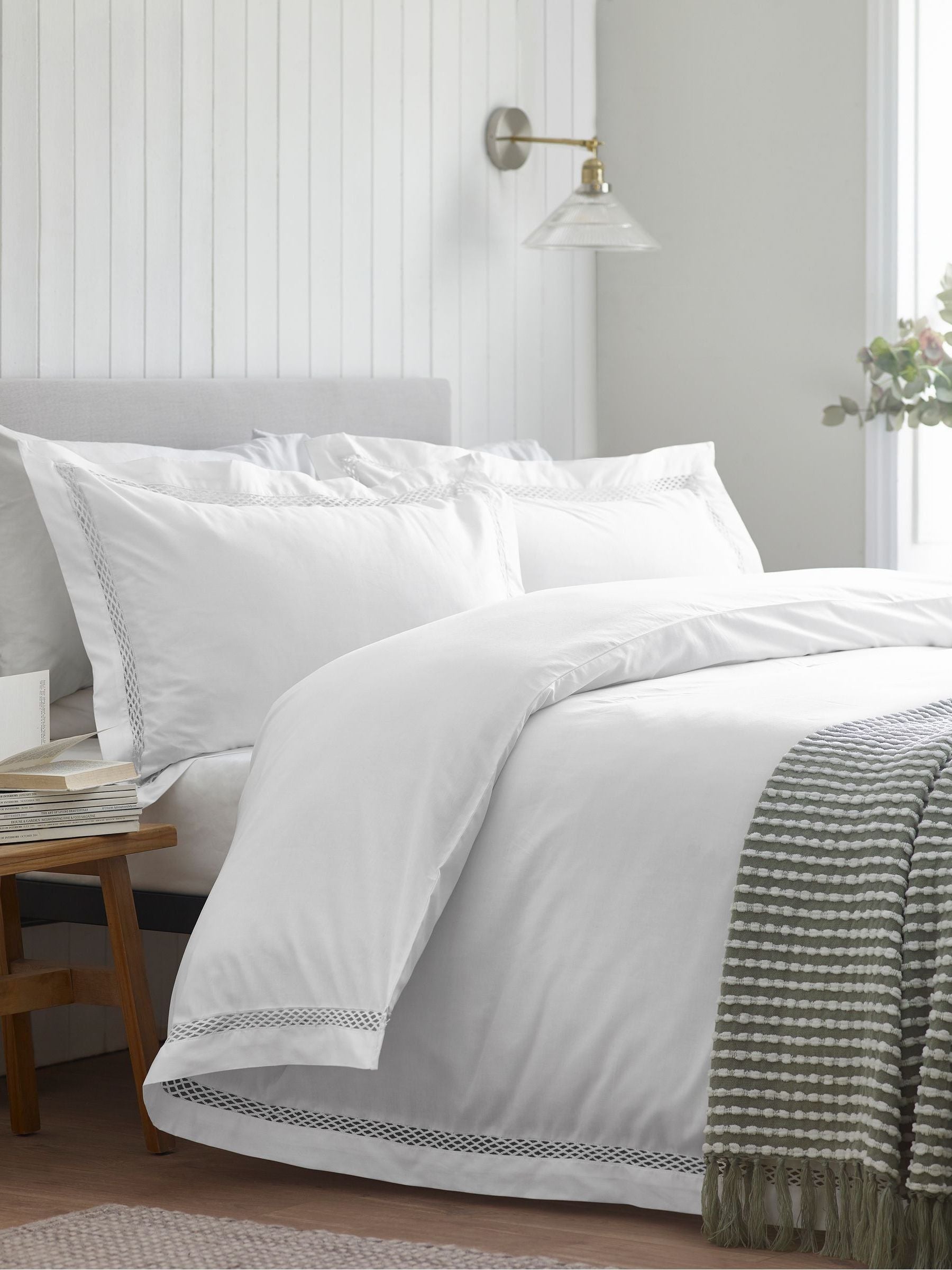 Catherine Lansfield White Classic Lattice Lace Duvet Cover Set - British product