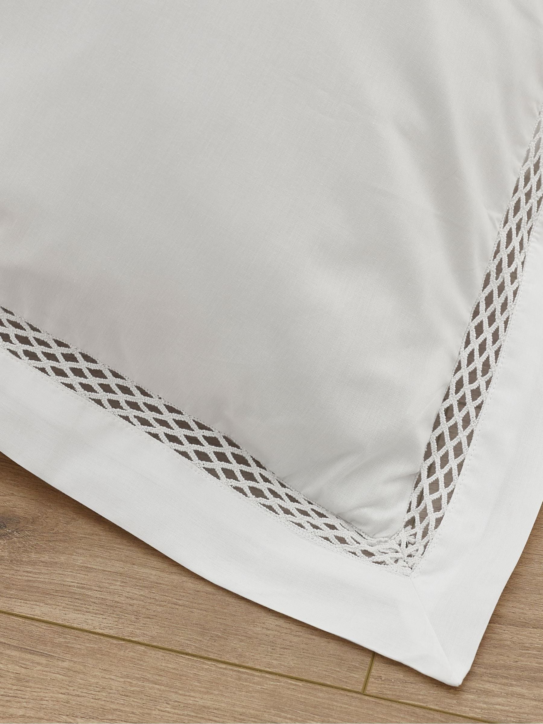 Catherine Lansfield White Classic Lattice Lace Duvet Cover Set - British product