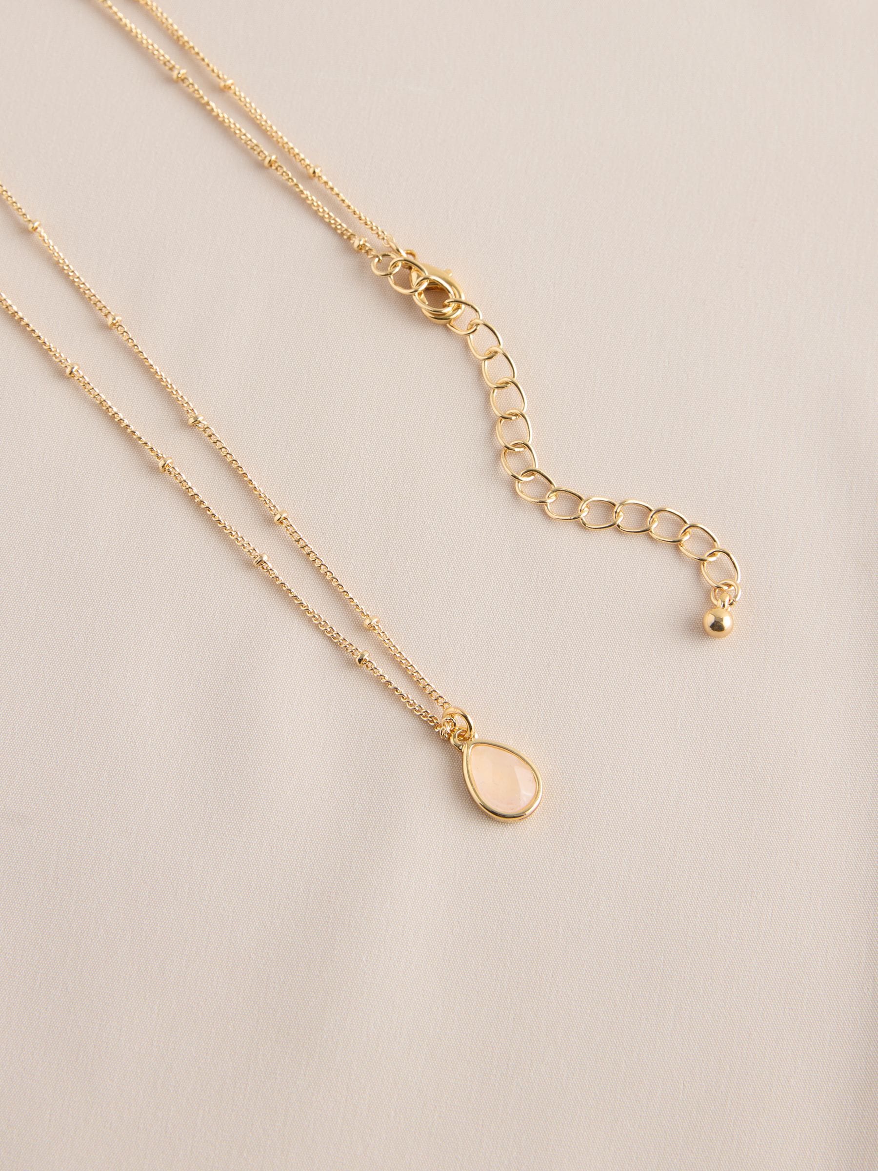 Gold tone semi-precious stone pendant necklace, UK version