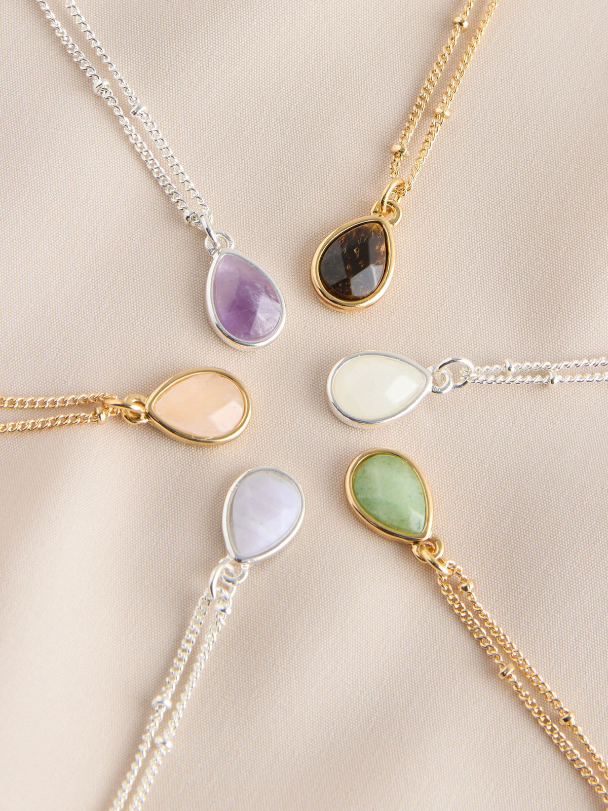 Gold tone semi-precious stone pendant necklace, UK version