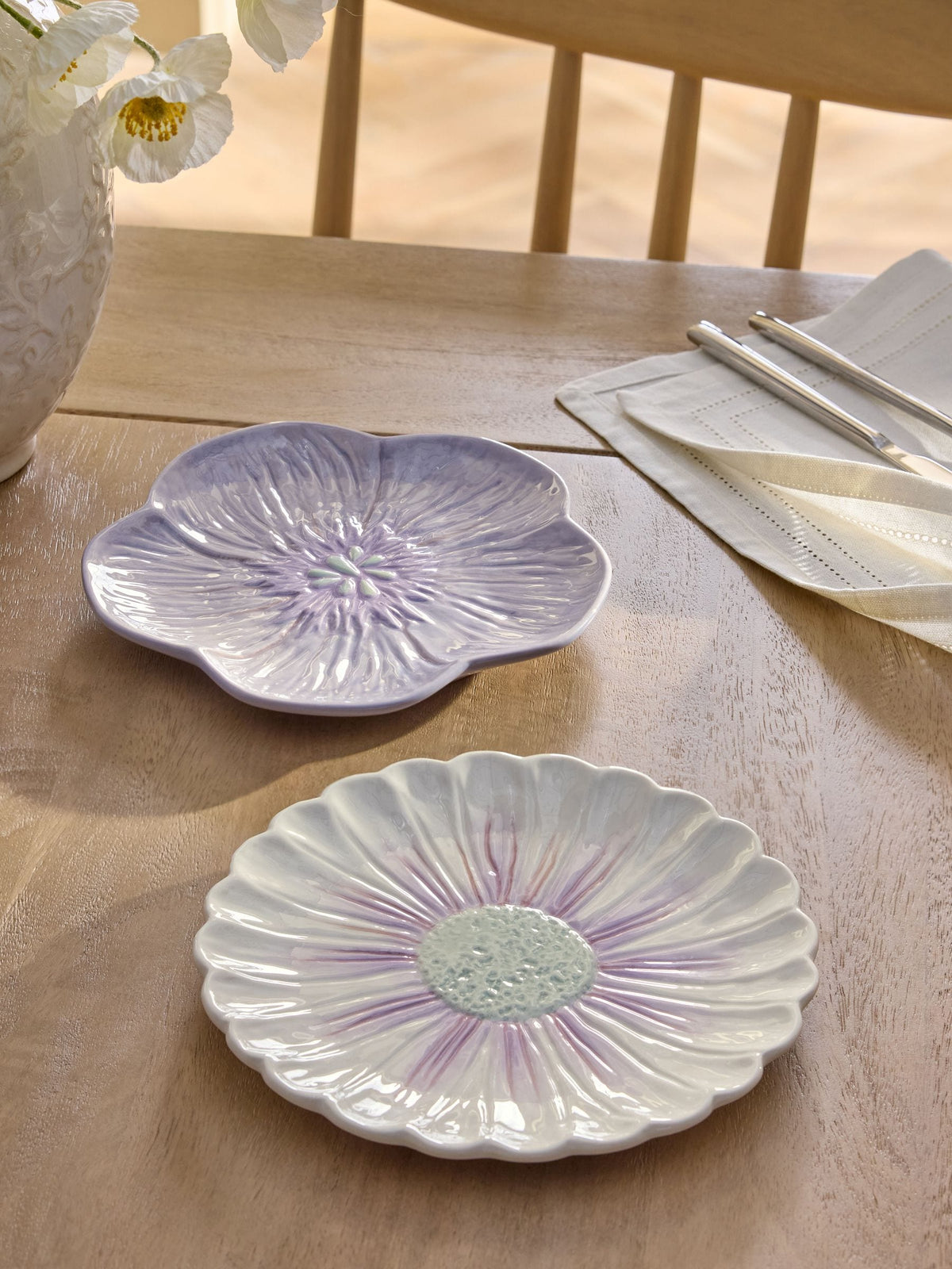 Set of 2 lilac flower stoneware side plates (British brand)