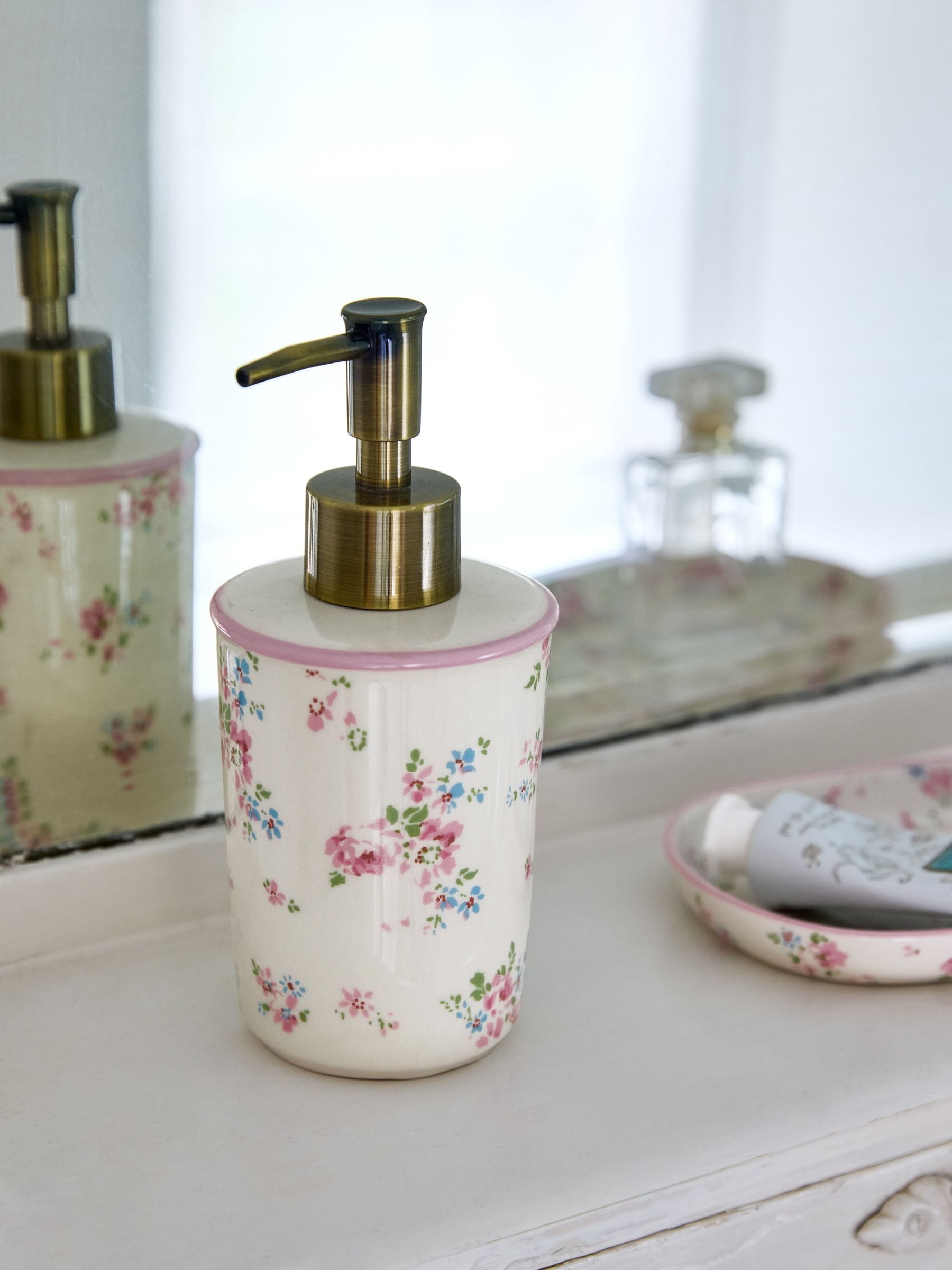 Shabby Chic pink stoneware set (British brand)