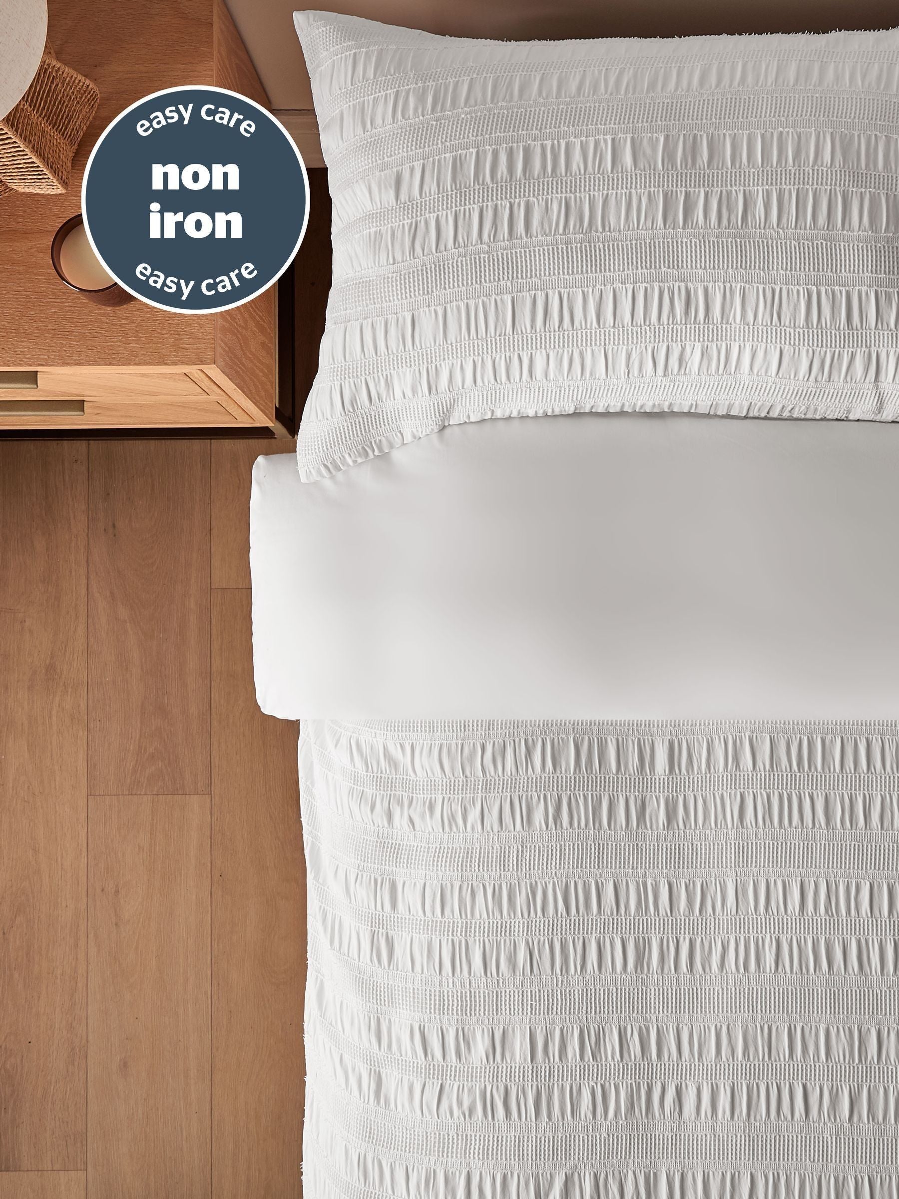 Silentnight White Textured Seersucker Duvet Set (British brand)