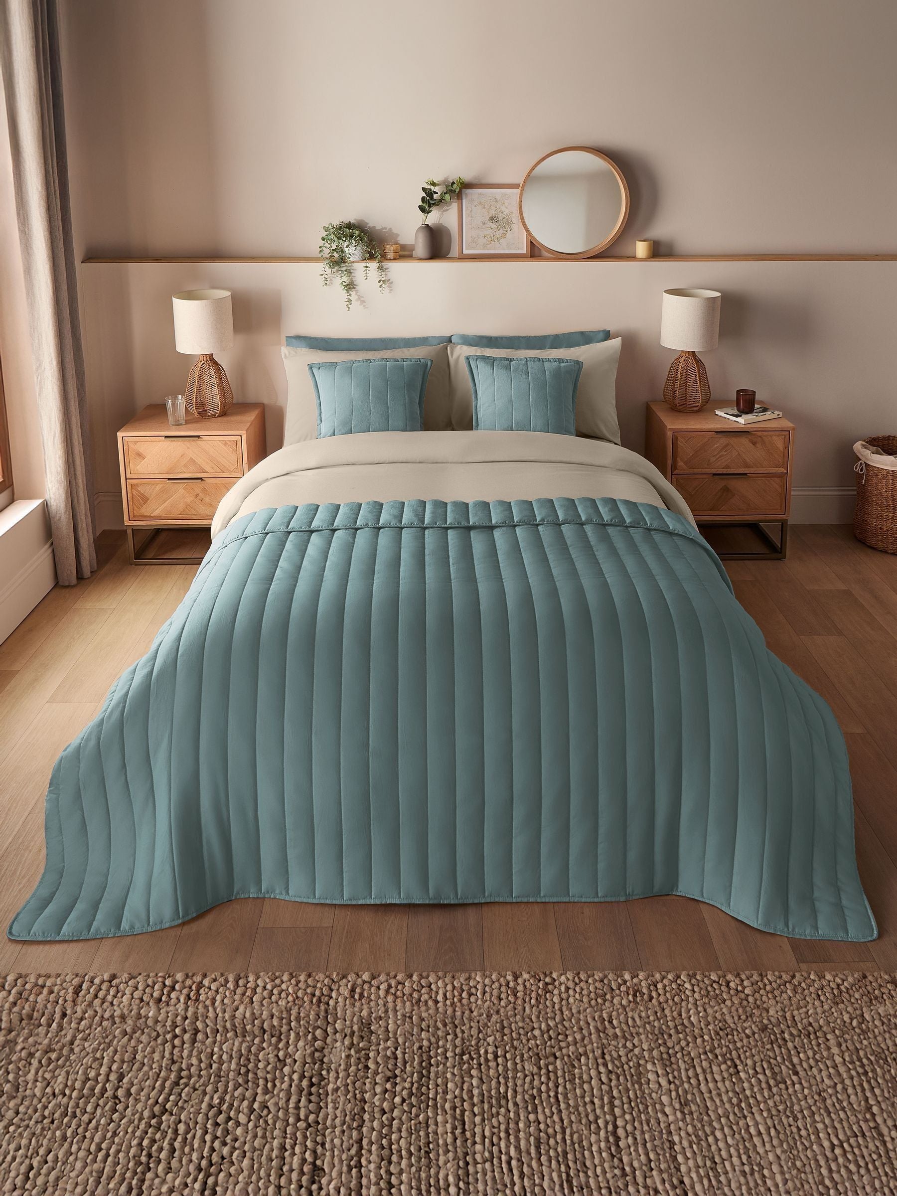 Silentnight blue quilted bedspread 150x200cm, imported from the UK