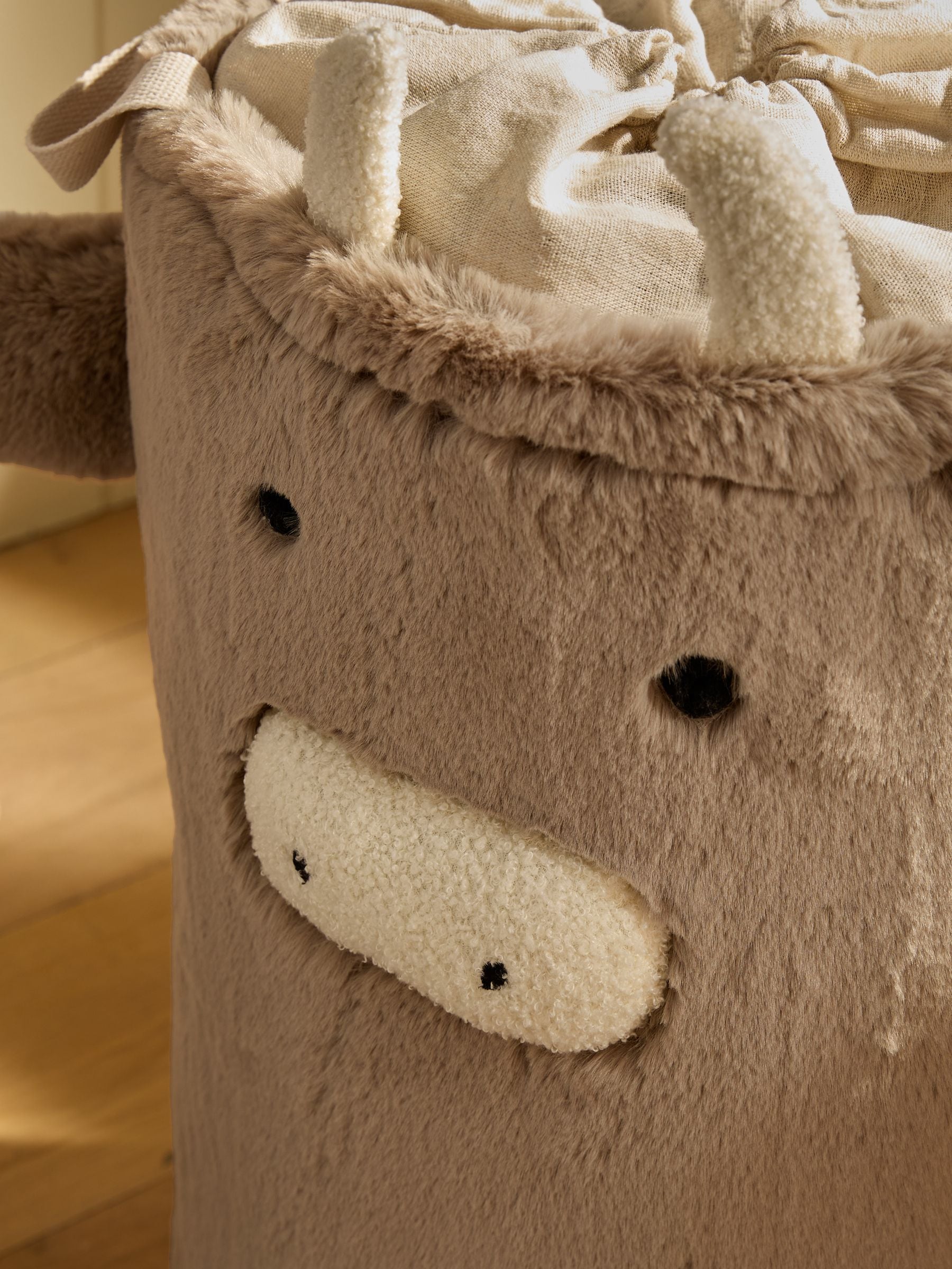 Natural Hamish Highland Cow faux fur laundry bag (British brand)