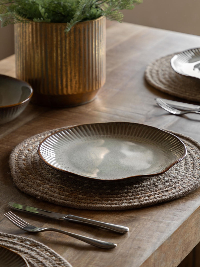 Gallery Home ridged dinner plates set of 4, imported from the UK