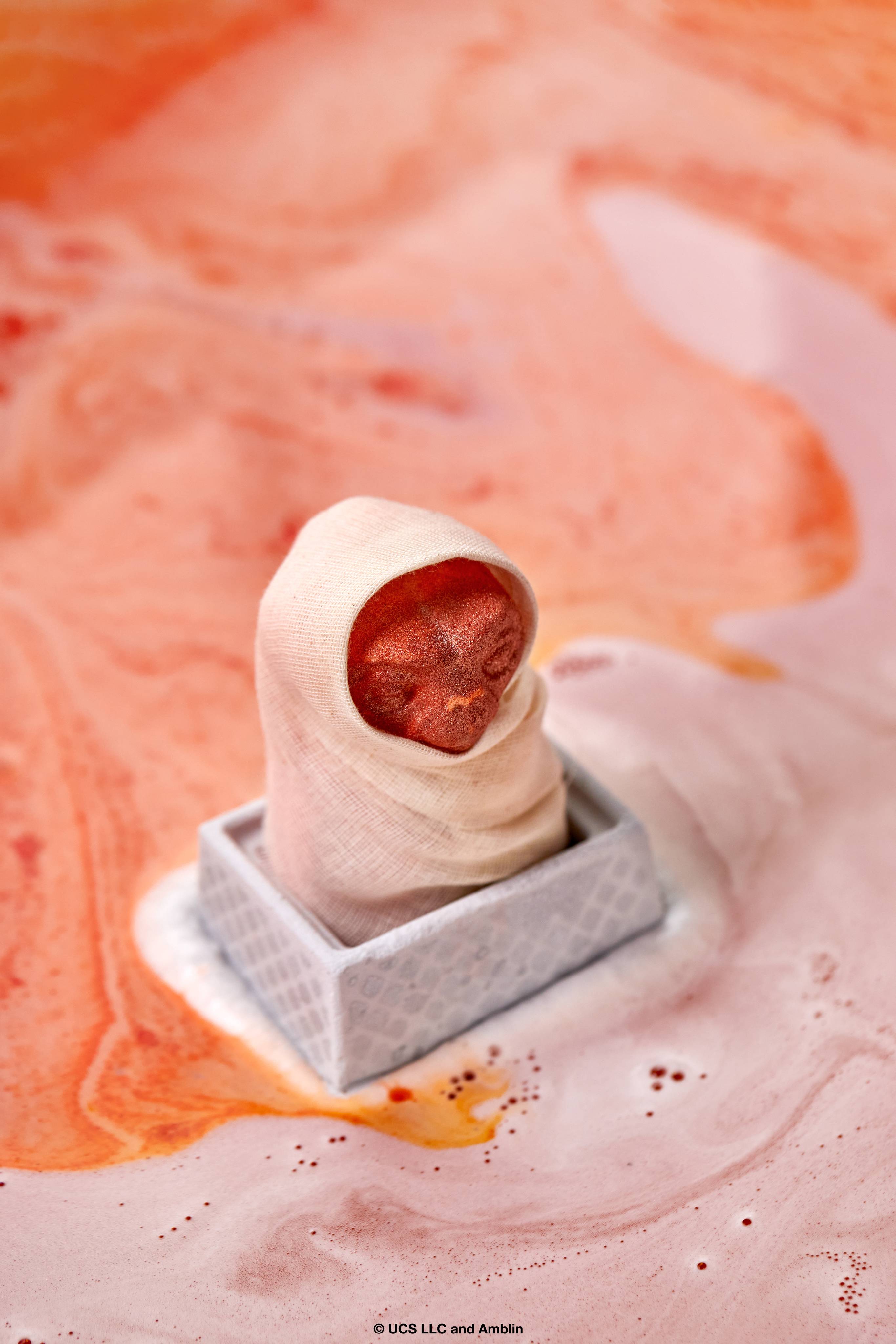 Lush E.T. bath bomb with sparkling citrus oils, UK version