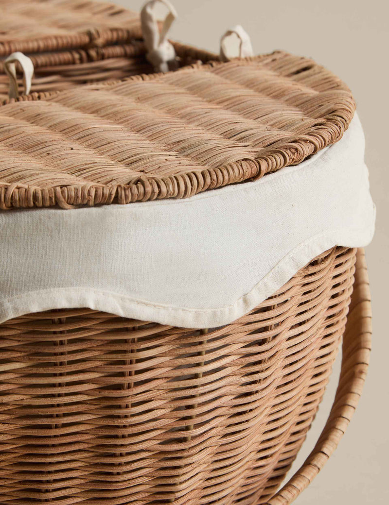 Wicker picnic hamper with wine holder - British product