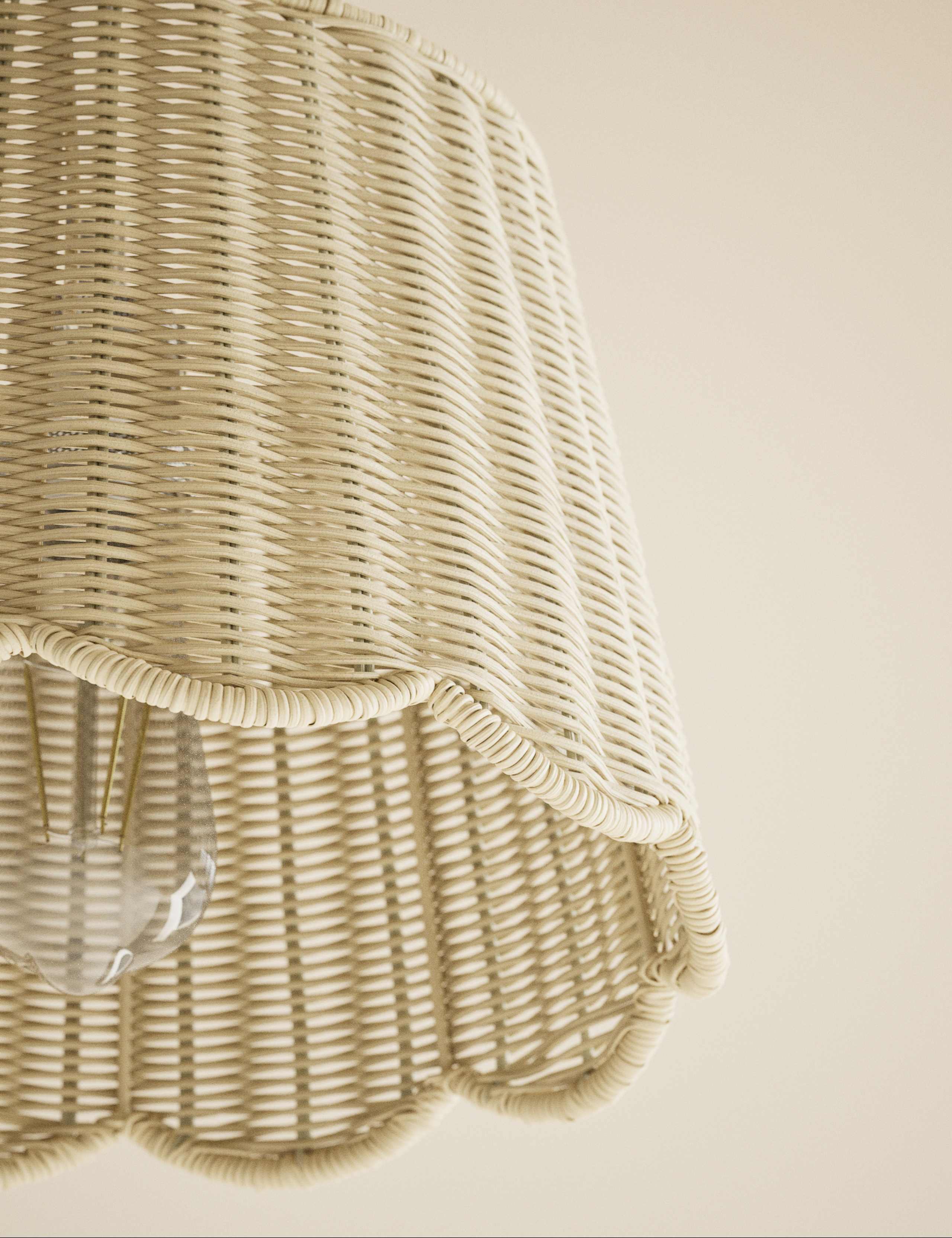 Natural wicker scallop lamp shade 35cm (British brand)