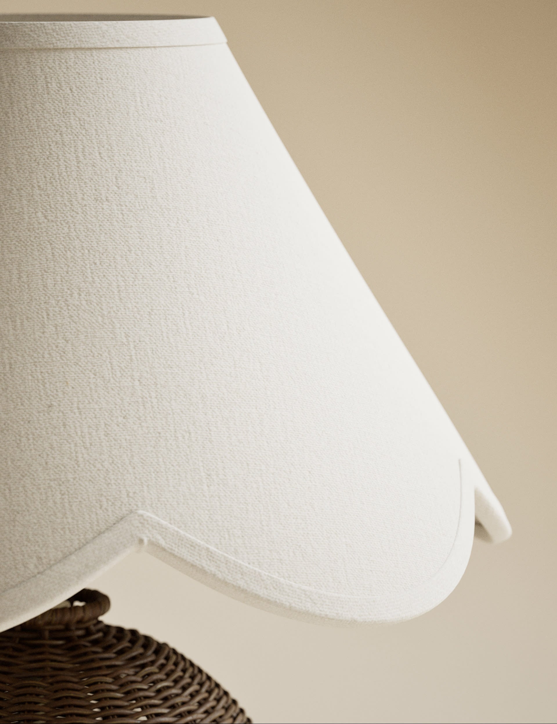 Wicker Scallop Shade Table Lamp - British product
