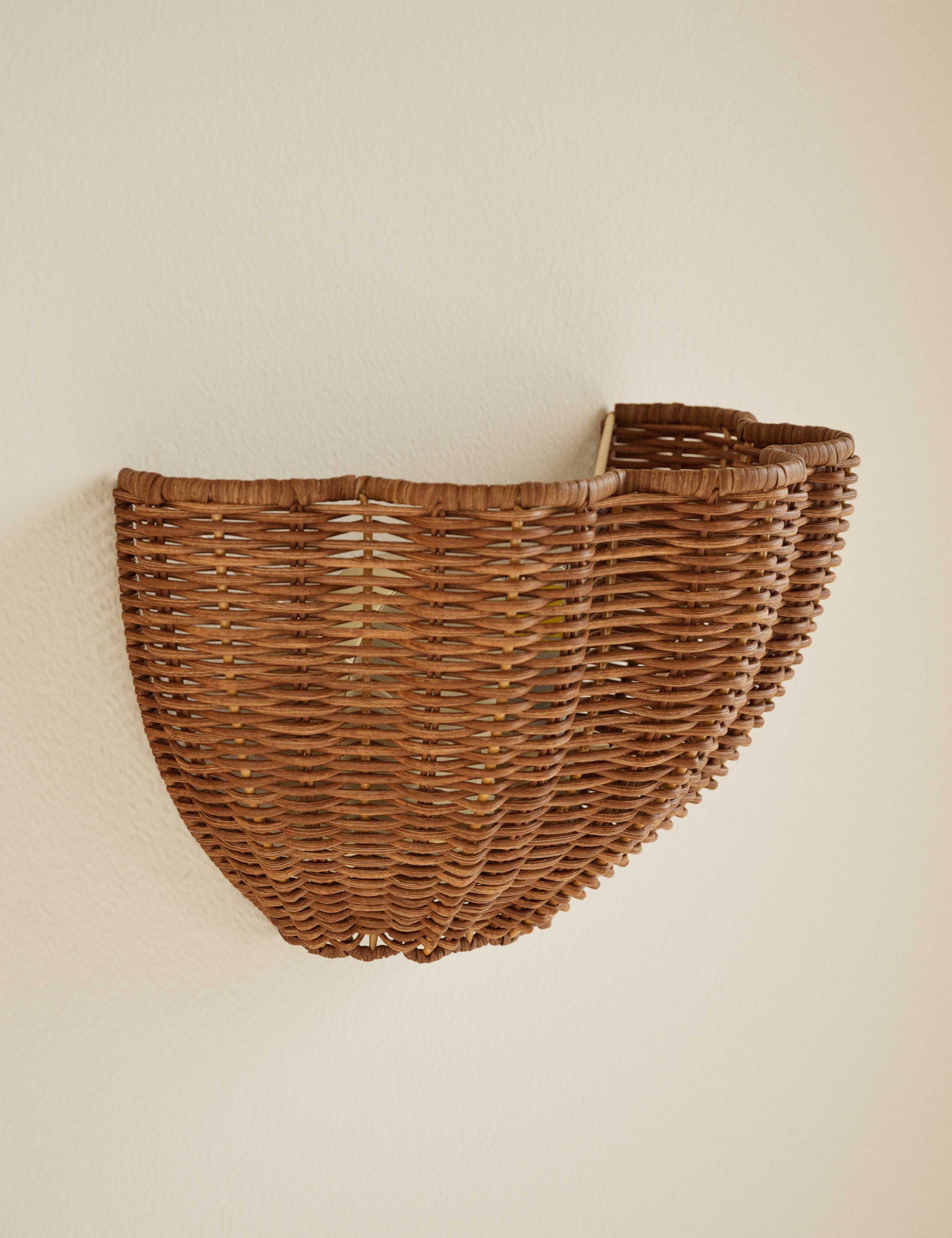 Wicker wall light with rattan-effect shade (British brand)