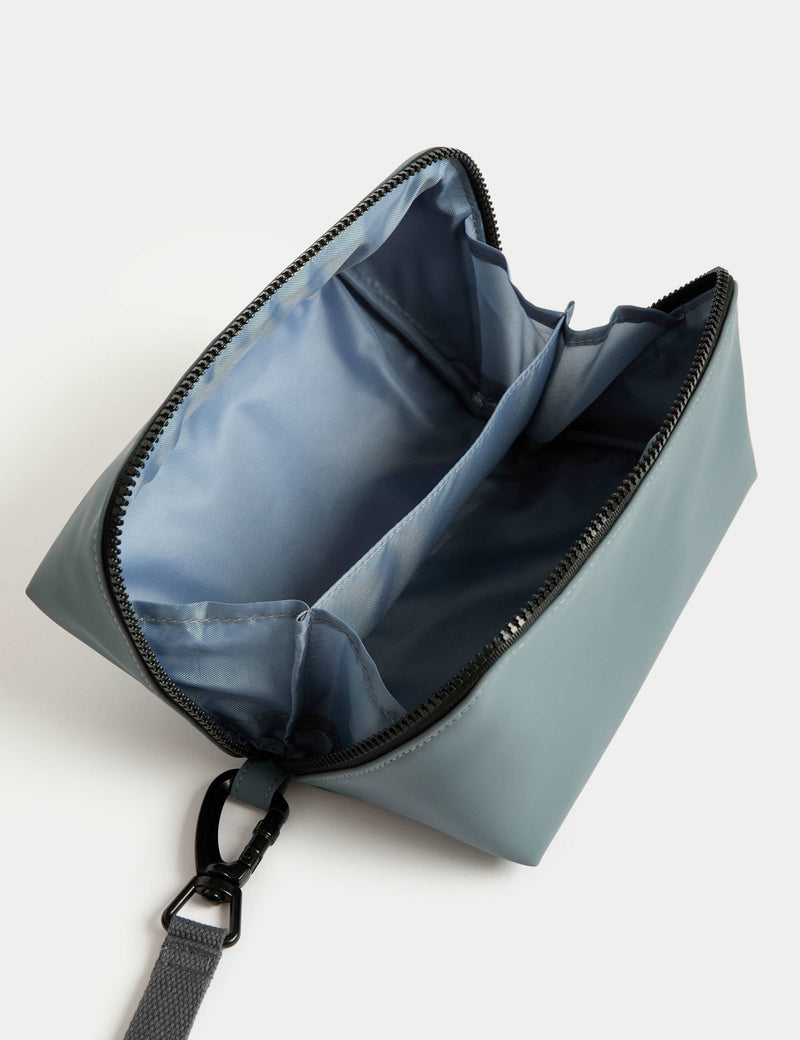 Wide opening travel wash bag faux leather (British brand)