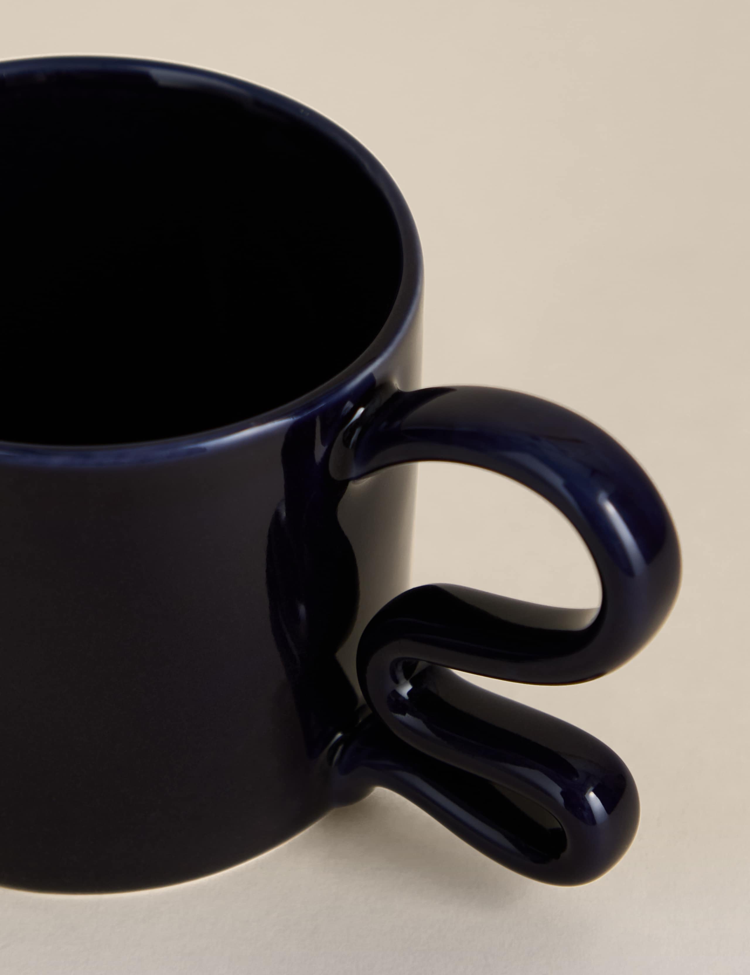 Wiggle handle stoneware mug (British brand)