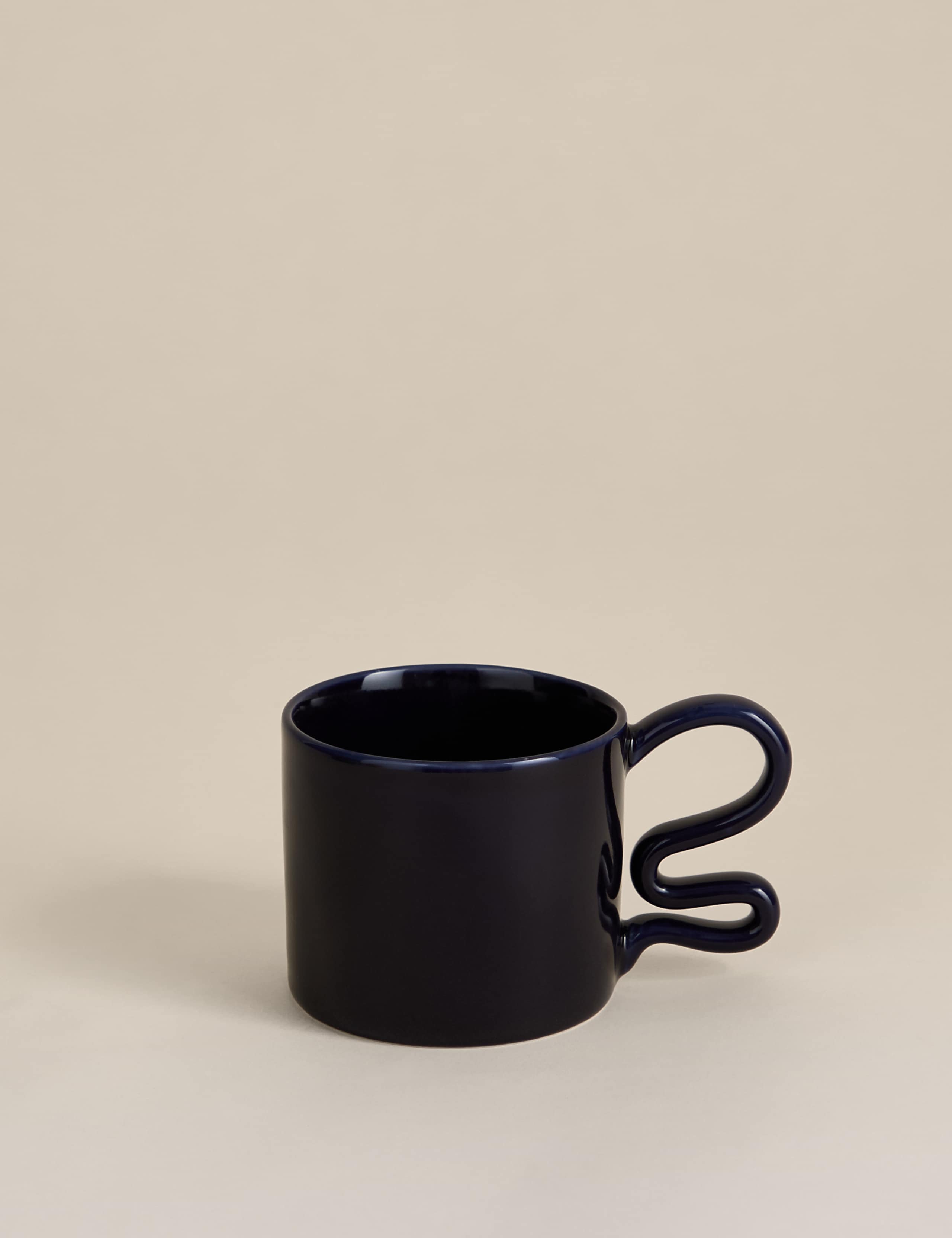 Wiggle handle stoneware mug (British brand)