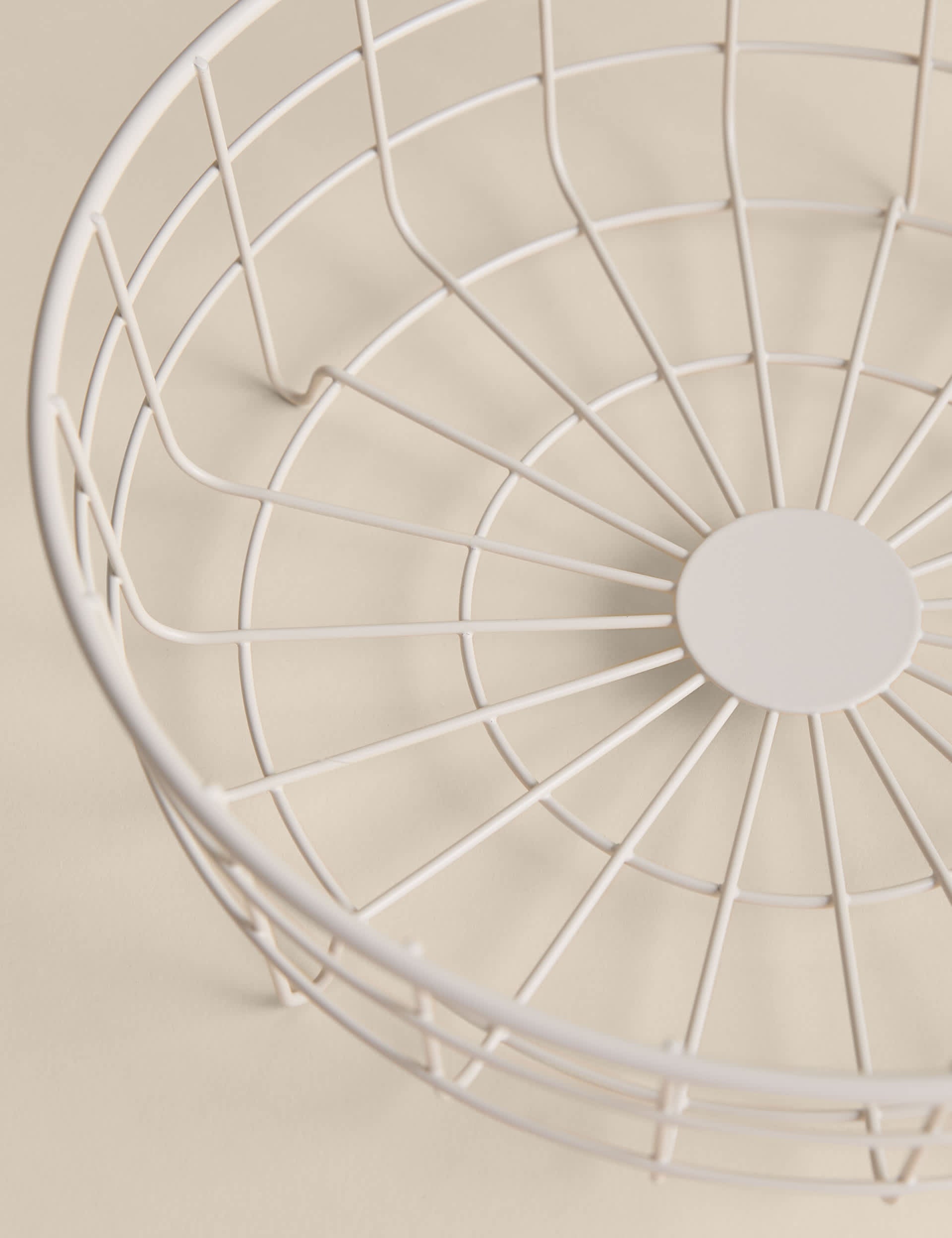 Wire fruit basket with banana hanger (British brand)