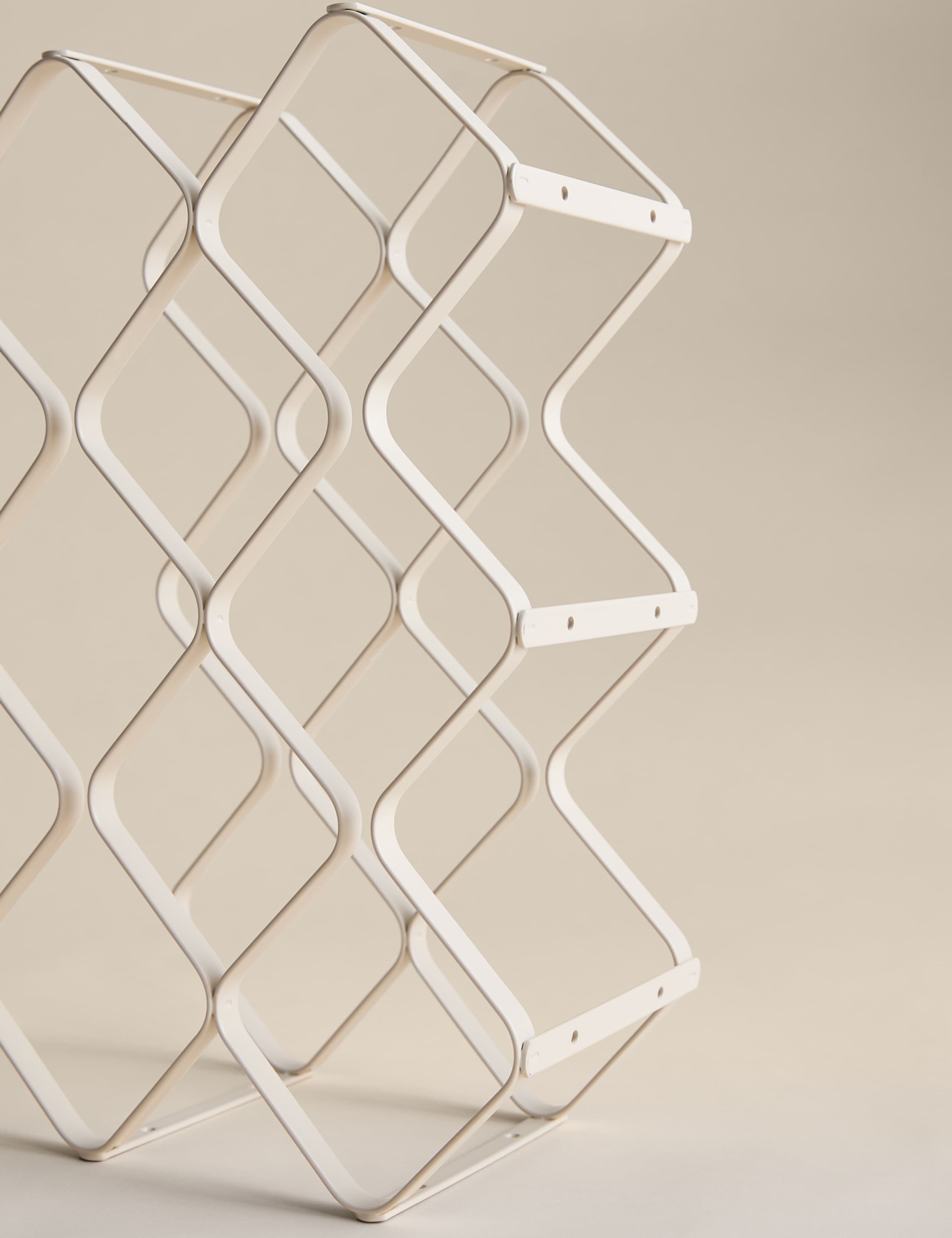 Wire wine rack for six bottles, UK version