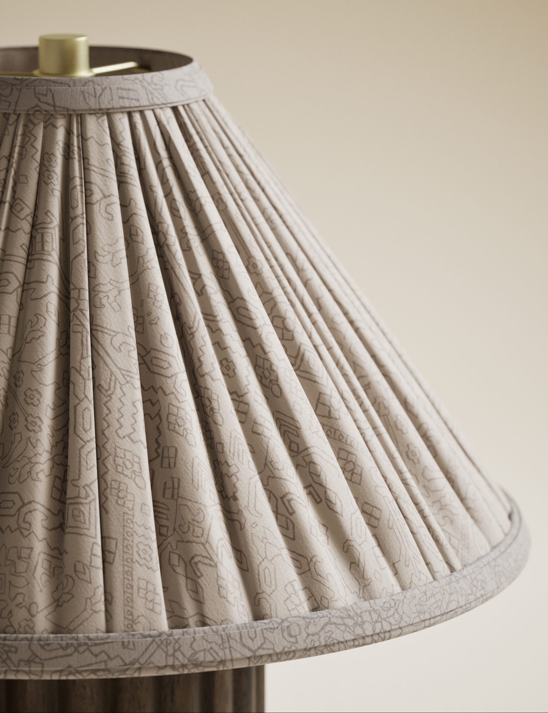 Wood Ribbed Round Table Lamp with chunky base (British brand)