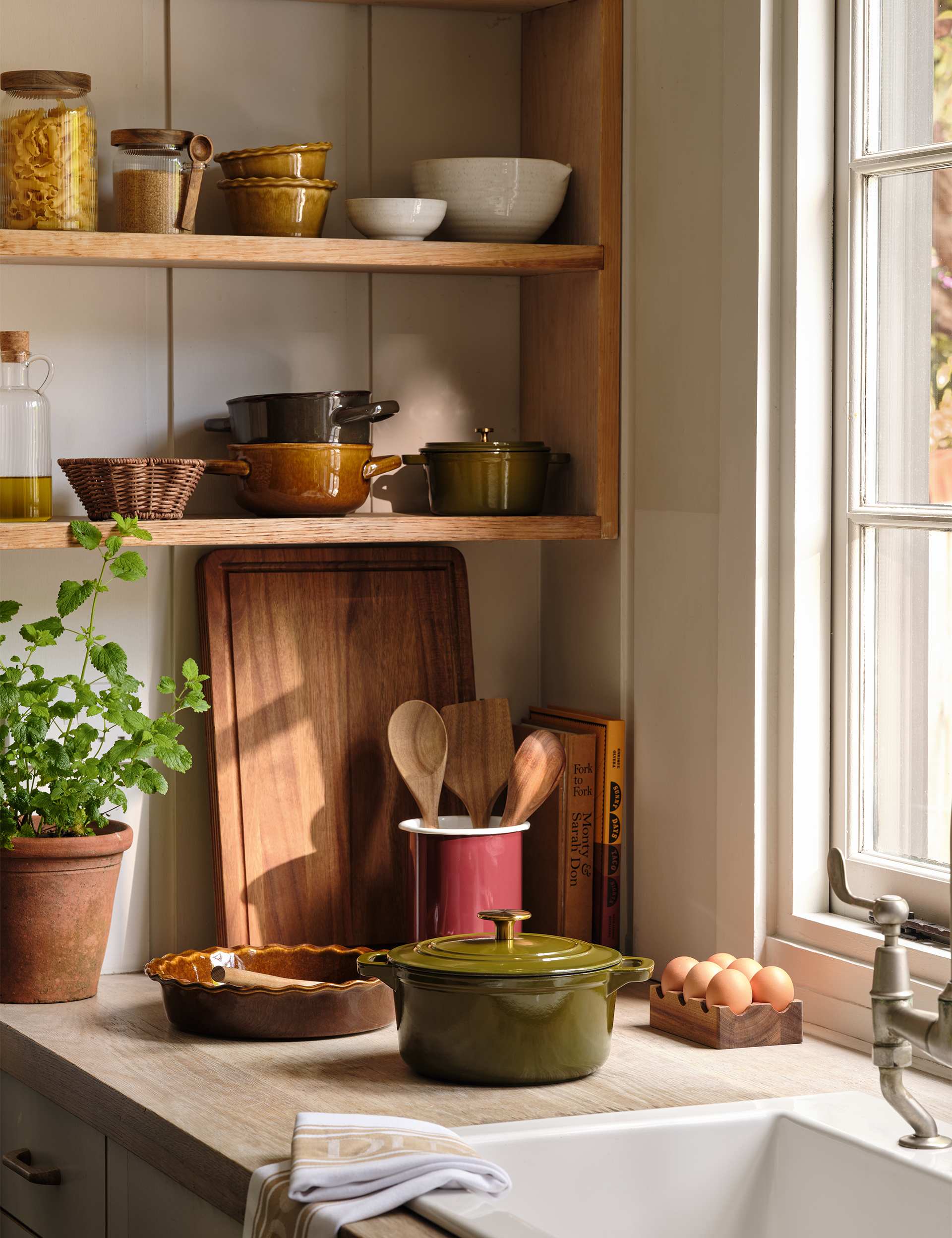 wooden egg holder (British brand)