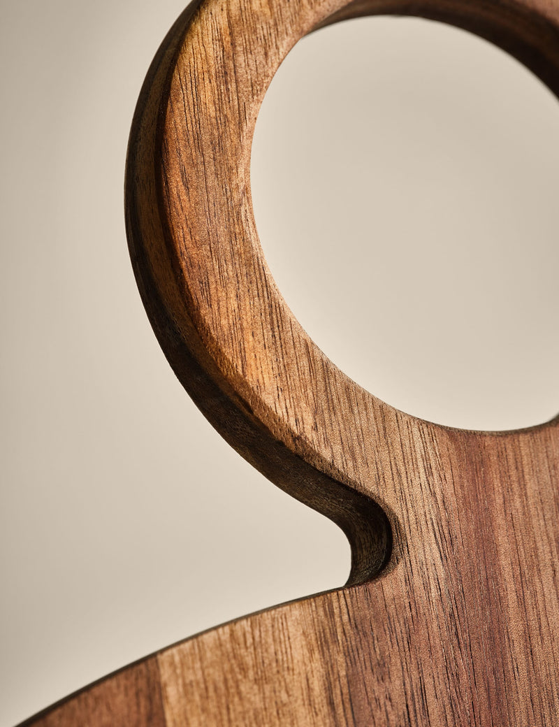Round acacia wood serving board with handle (British brand)