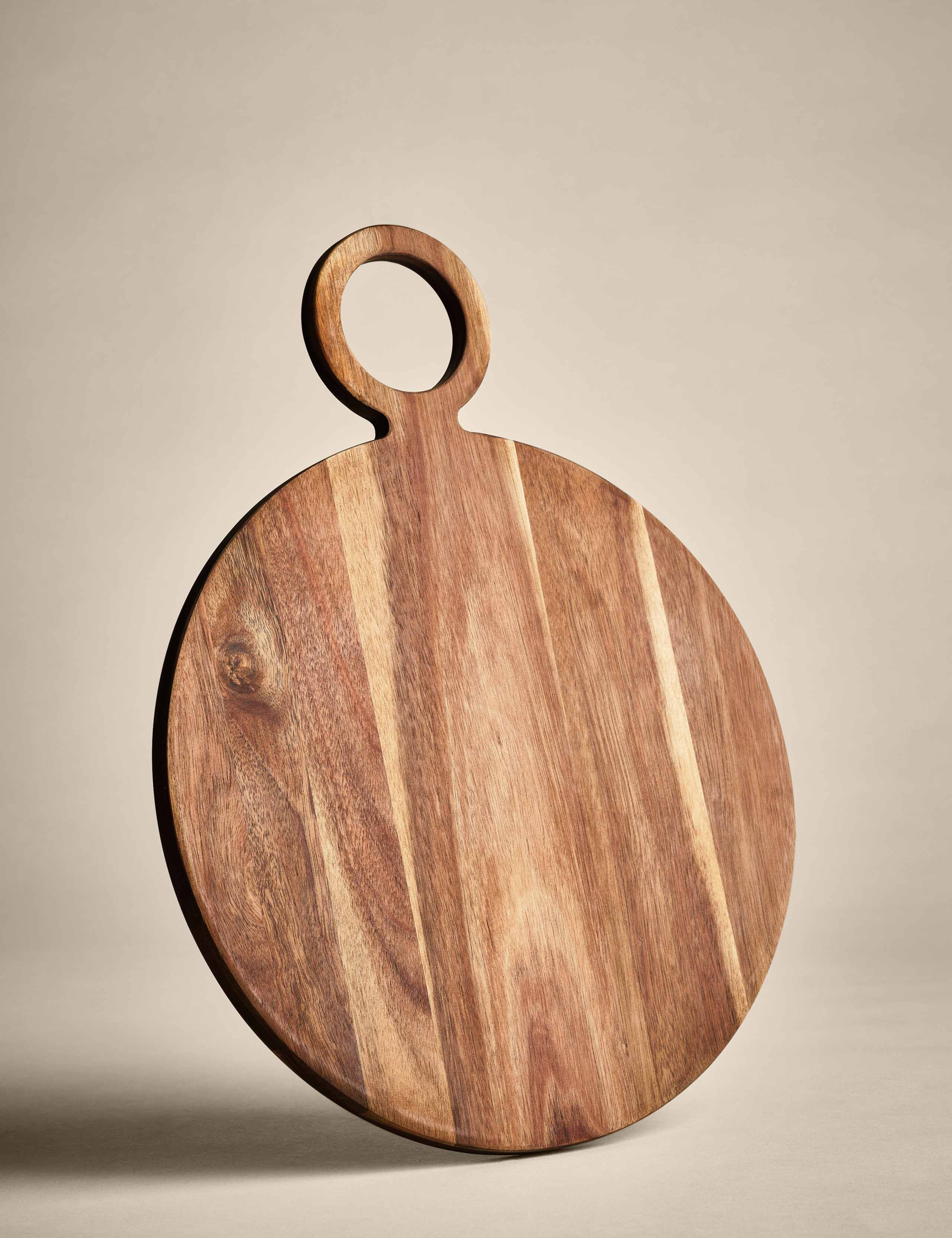 Round acacia wood serving board with handle (British brand)